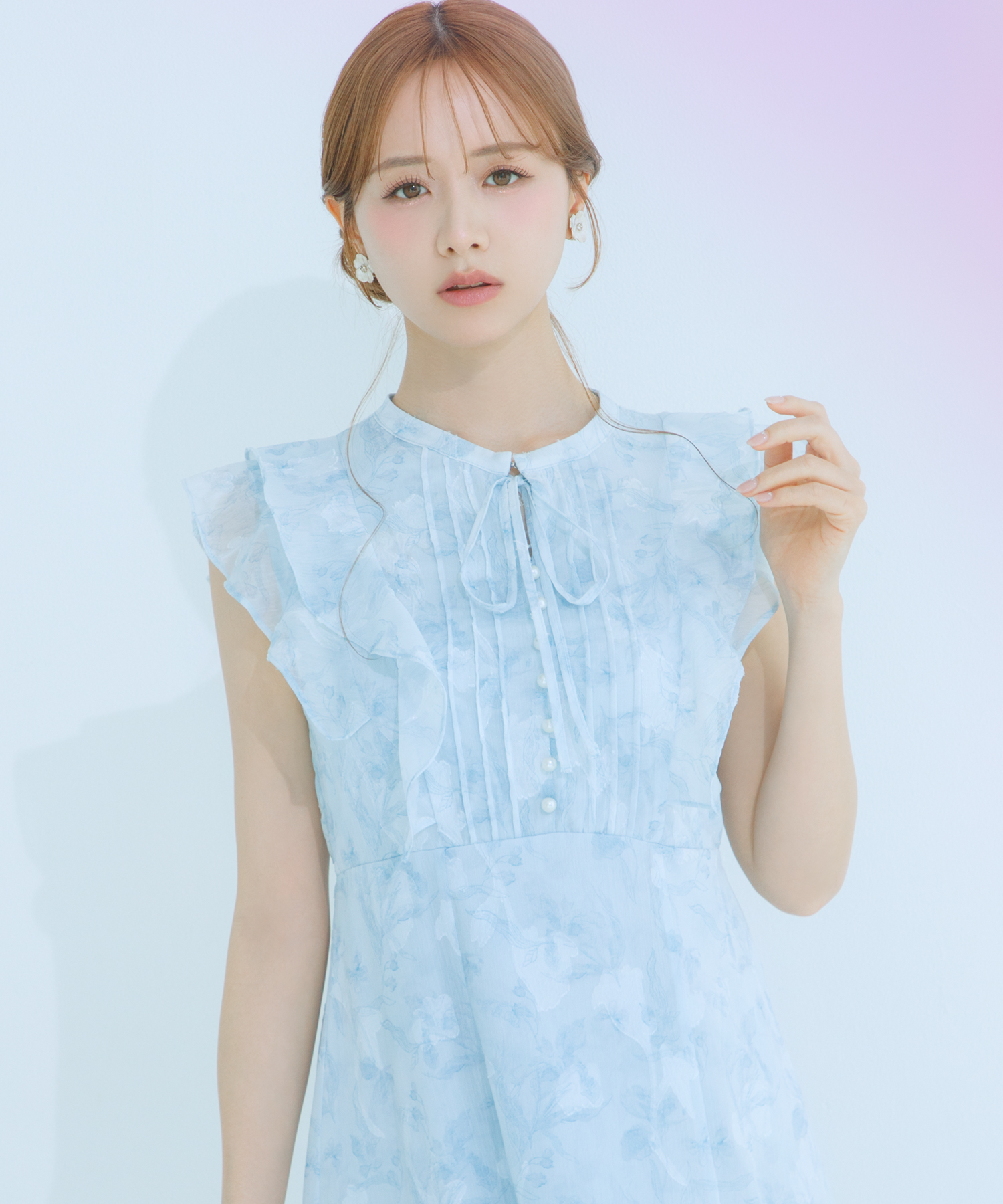 5月上旬再販予定！入荷連絡受付中☆夏映えの最適解♪シアージャガード×ニュアンスフラワーラッフルフリルマーメイドワンピース tocco closet(トッコクローゼット)※森香澄さんはブルー着用