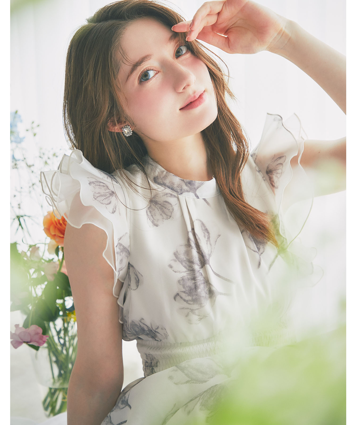 tocco トッコクローゼット　　
品のある可愛さと透明感が手に入るニュアンスフラワーシアーフリルワンピース