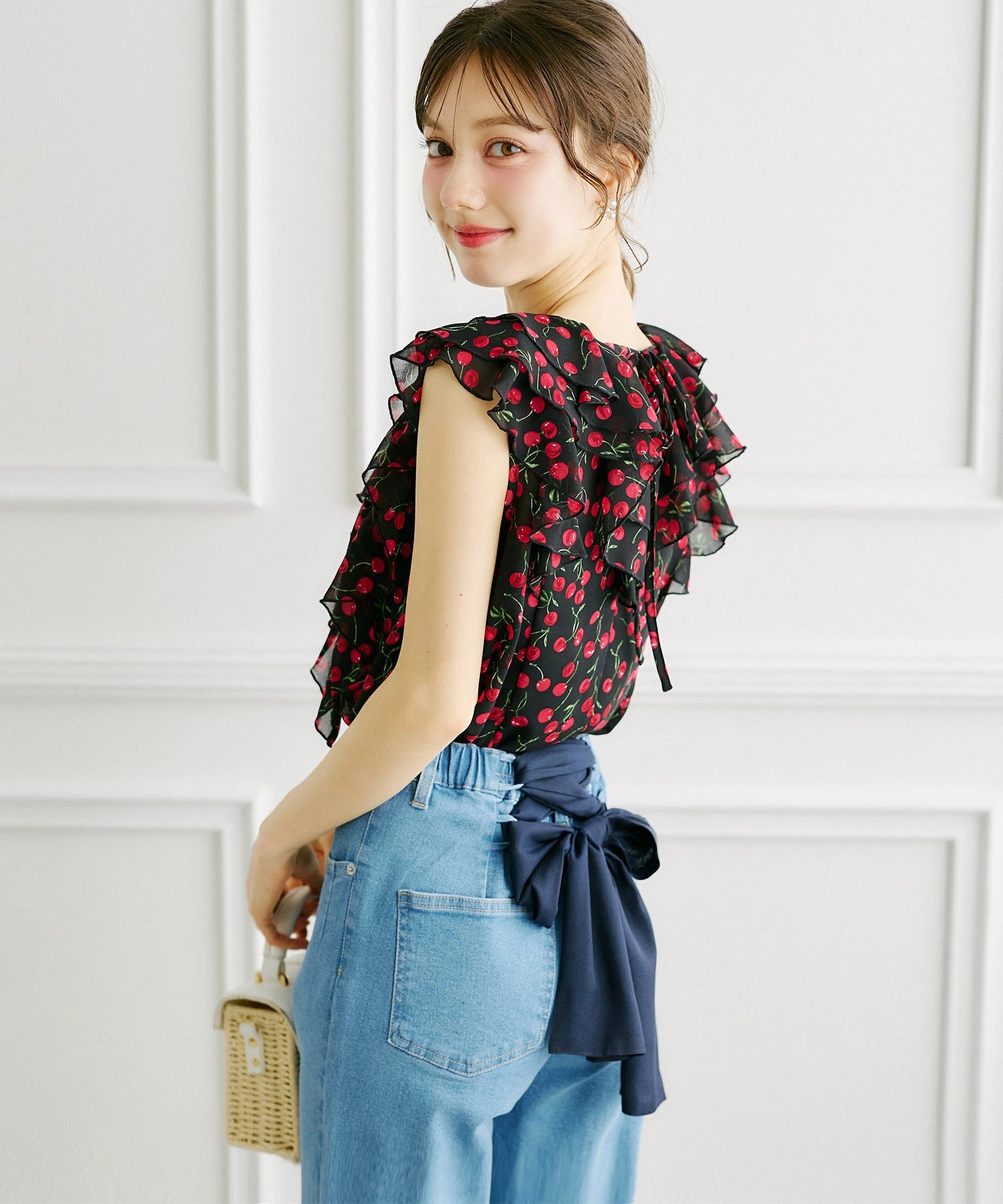 tocco トッコクローゼット　　
バックシアーリボン付きセミフレアストレッチデニムパンツ