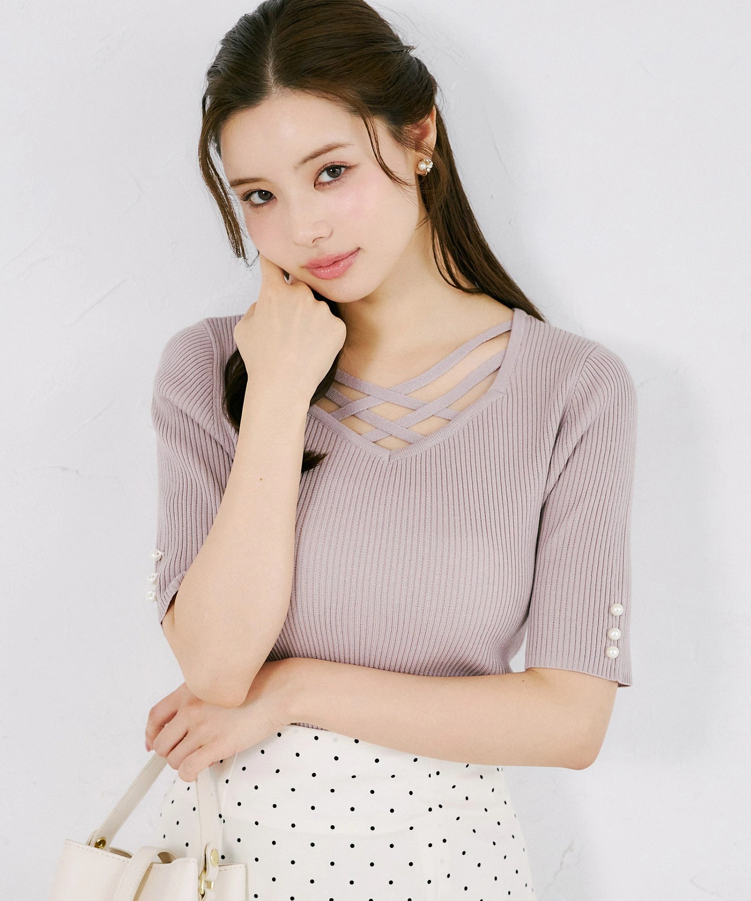 袖口パール付きクロスネック五分袖リブニットプルオーバー  8月21日(金)再販決定☆   tocco closet(トッコクローゼット) ※オフホワイト・ネイビー・ピンクの入荷はありません ※ダークレッド少量の在庫確保による再販売の為、交換は出来かねる場合がございます。