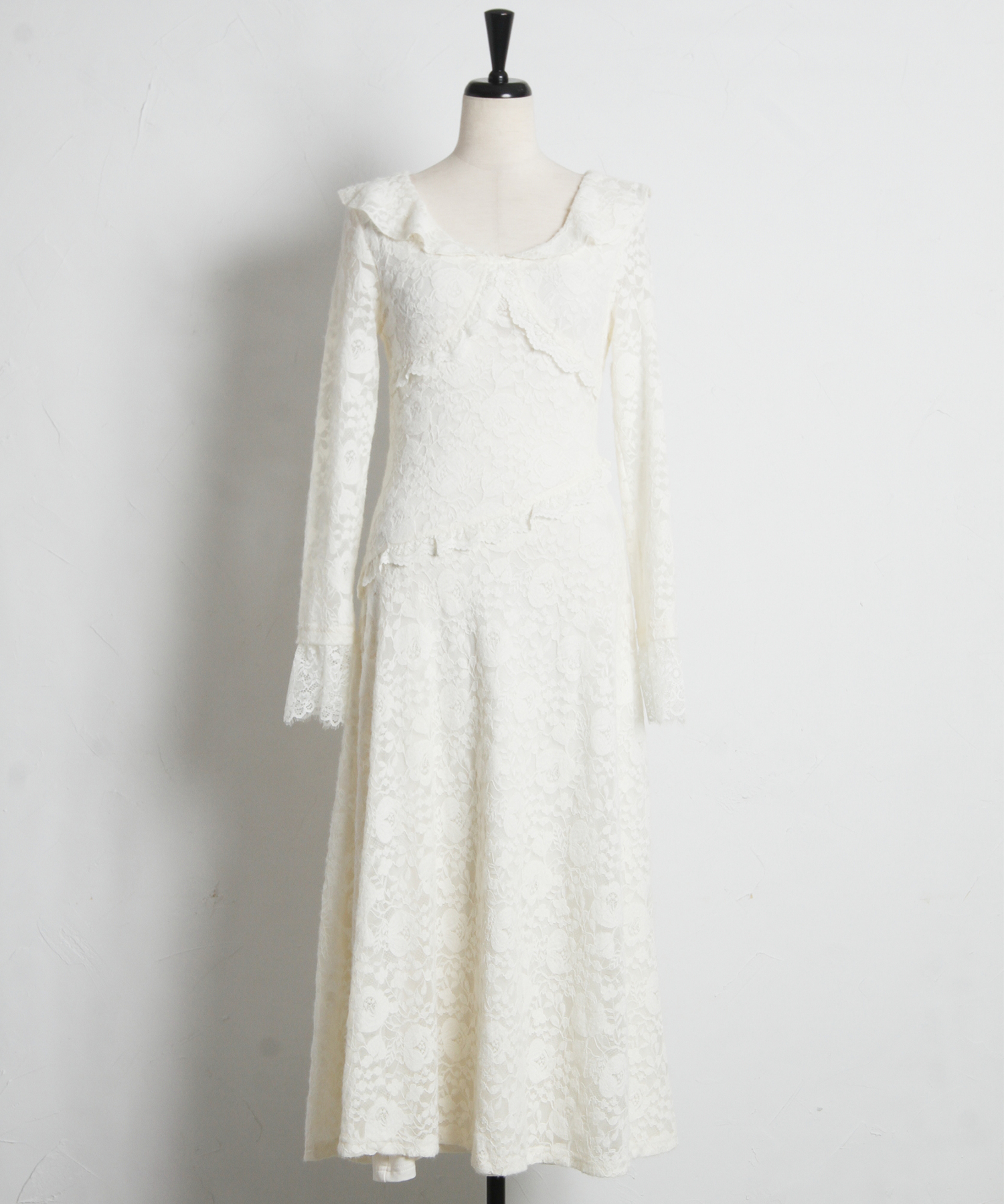 フラワーレースラッフルフリルワンピース  tocco closet(トッコクローゼット) ＊スペシャルプライス品につき返品/キャンセル/配送日指定不可/ラッピング不可/少量在庫のセールの為交換は出来かねる場合がございます。