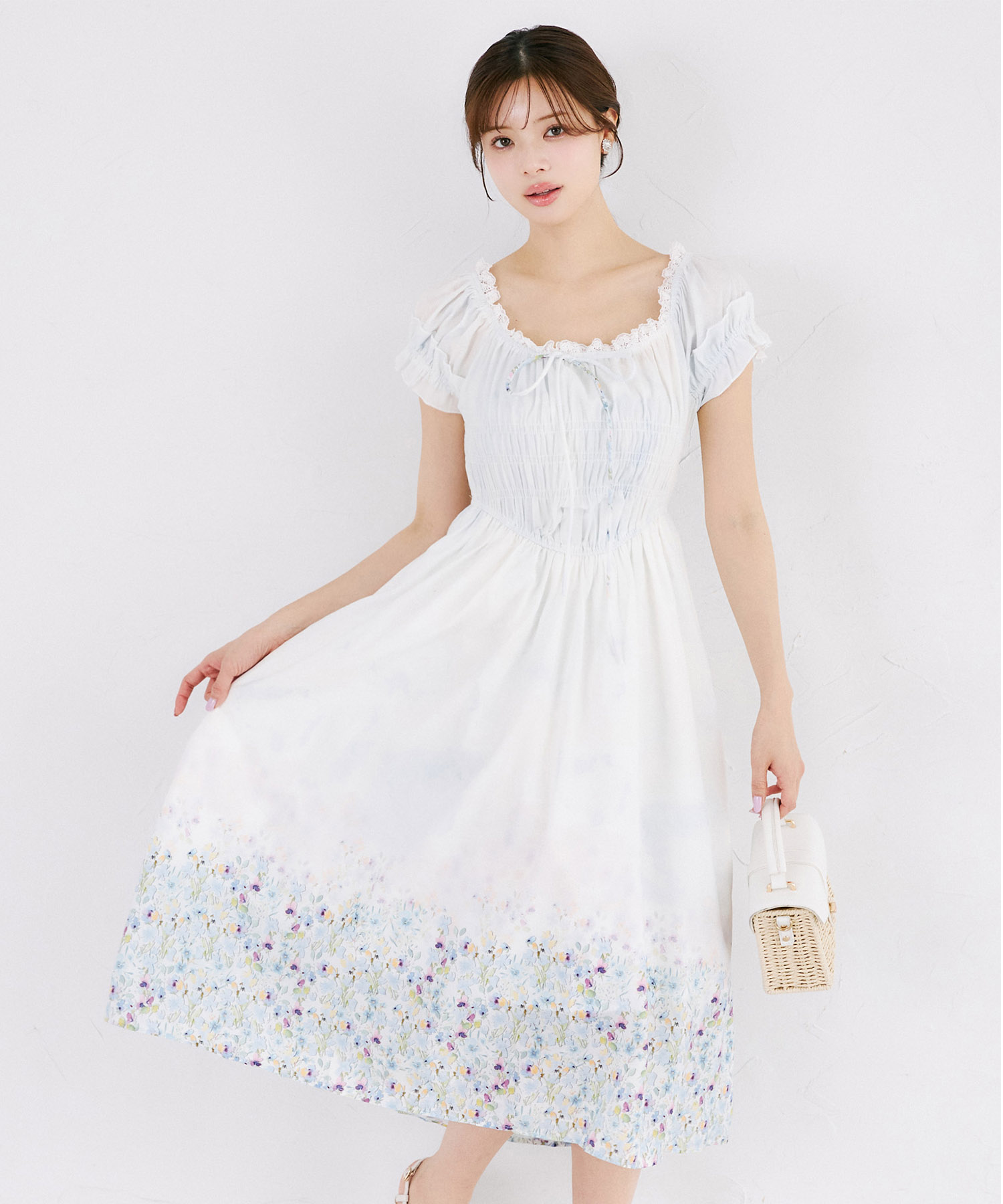 リボン付きシャーリングパネルフラワープリントワンピース  5月8日(金)ブルー再販決定☆ tocco closet(トッコクローゼット) ※少量の在庫確保による再販売の為、交換は出来かねる場合がございます。予めご了承ください。