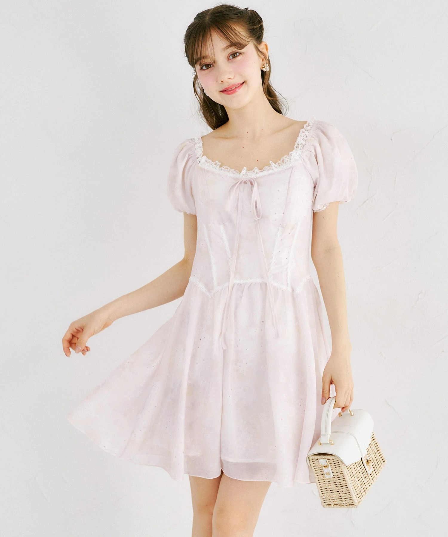 tocco トッコクローゼット　　
レーストリミング水彩フラワープリントミニワンピース