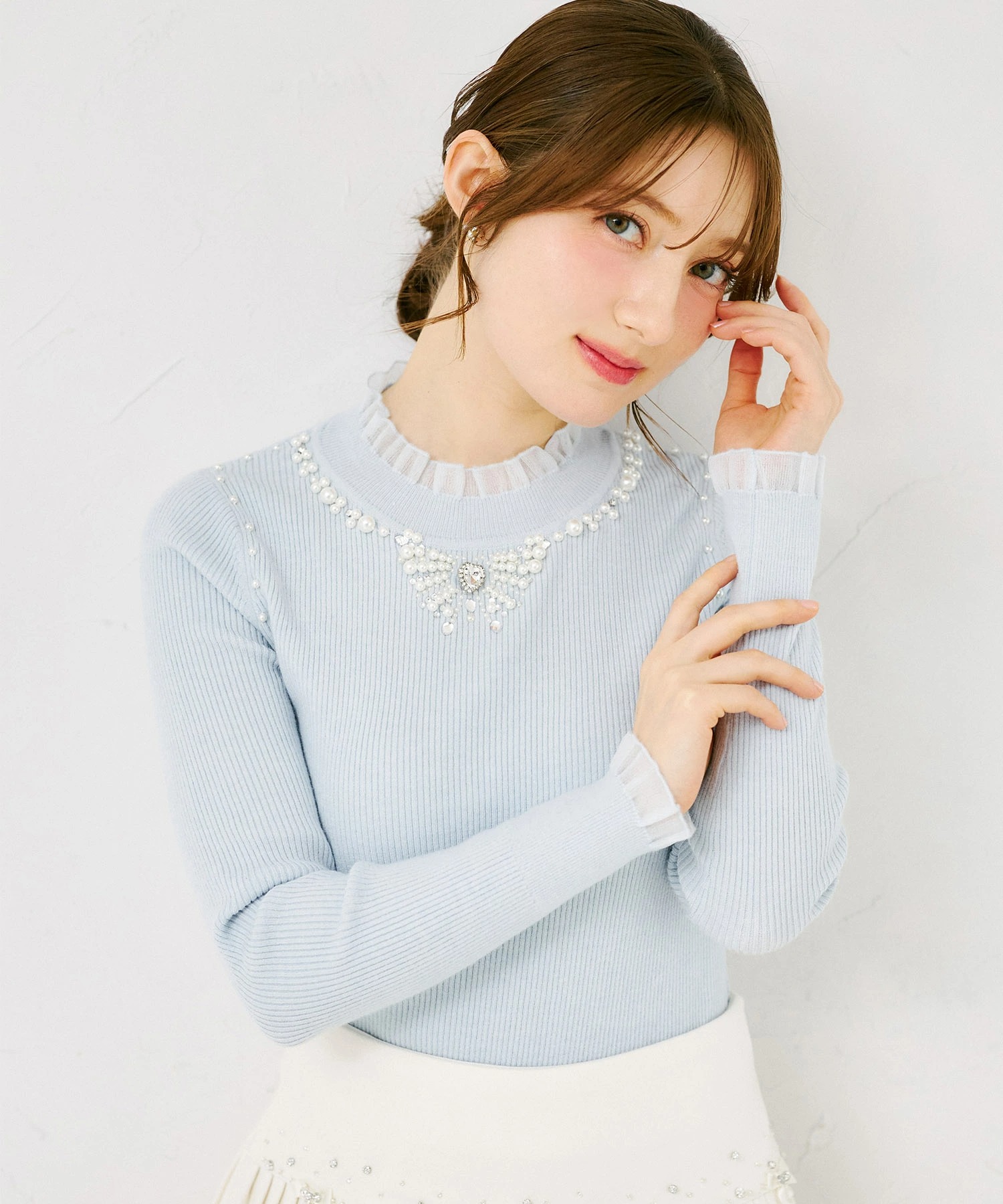 tocco トッコクローゼット　
パールビジューハートモチーフ装飾シアーフリル付きリブニットプルオーバー