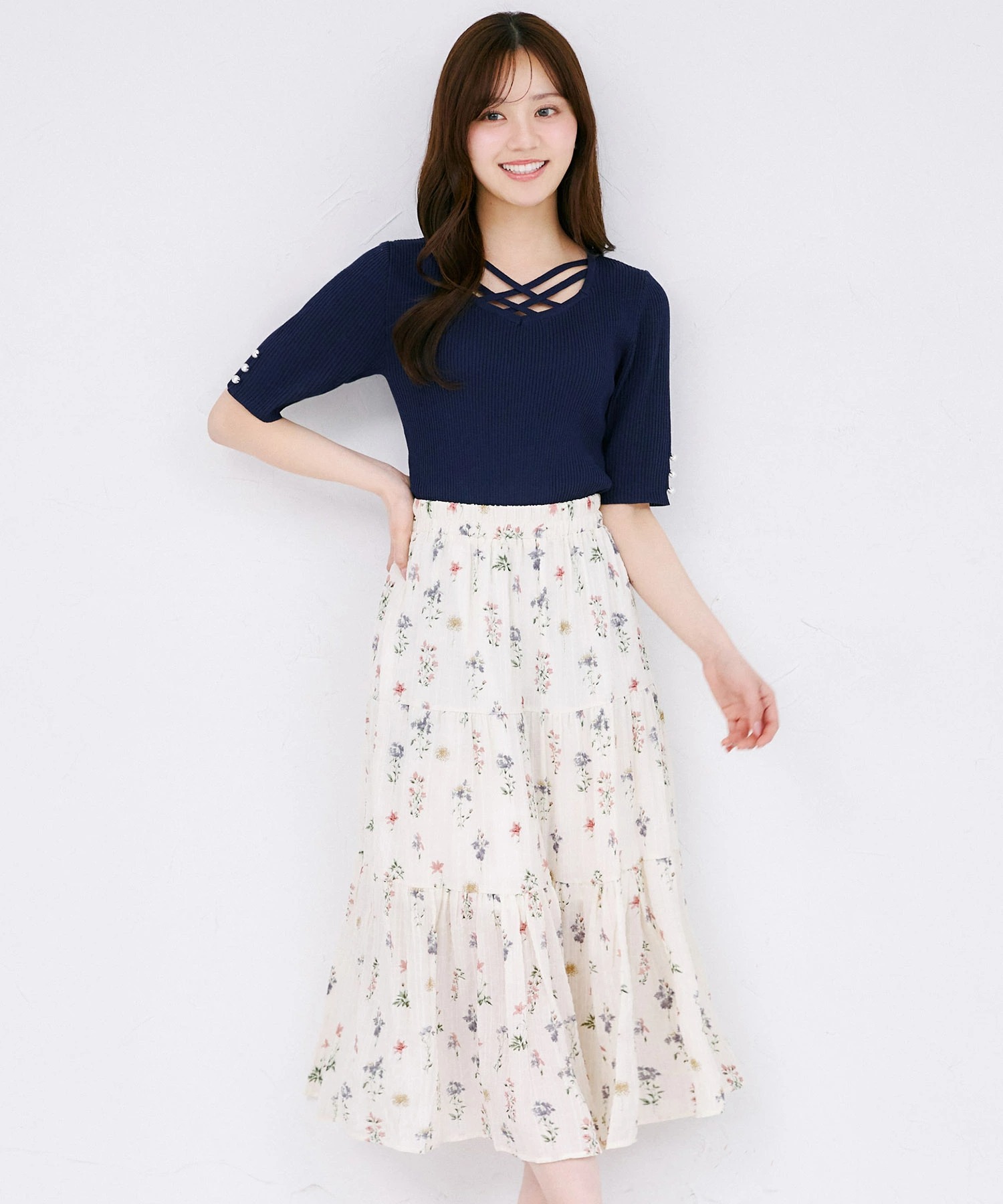 tocco トッコクローゼット　
エンボス風フラワープリントティアードスカート