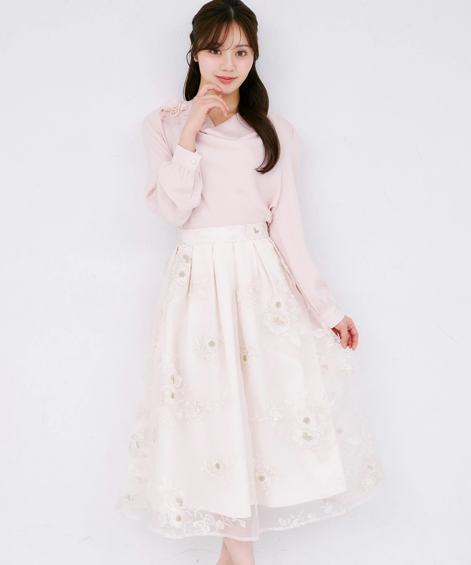 tocco トッコクローゼット　　
フラワー刺繍シアータックフレアスカート