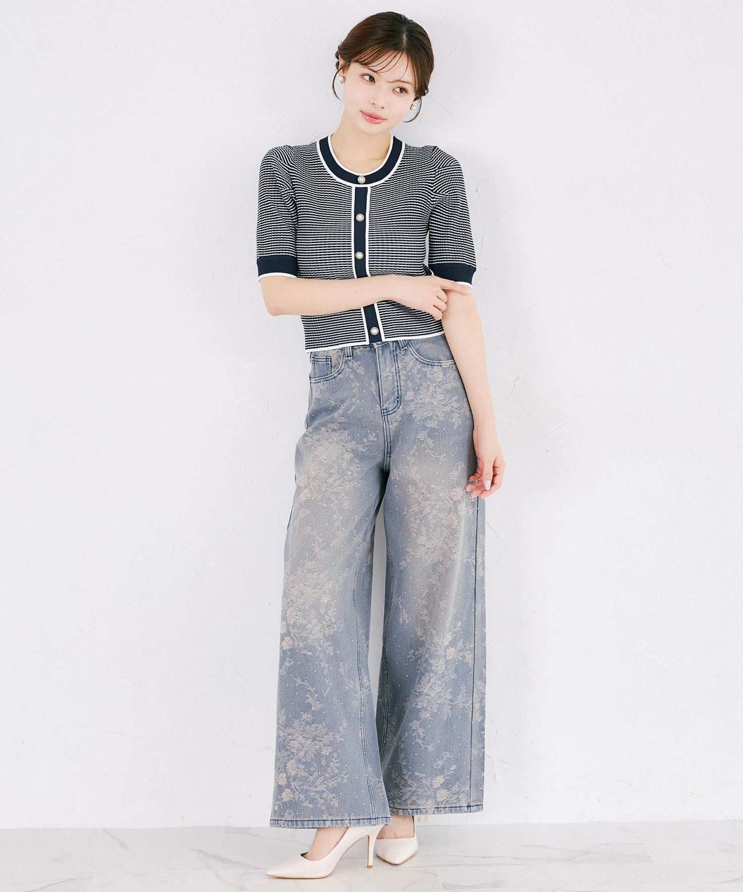 きらきらストーン付きフラワー加工デニム裏起毛パンツ  tocco closet(トッコクローゼット)※フィシャルサイト限定