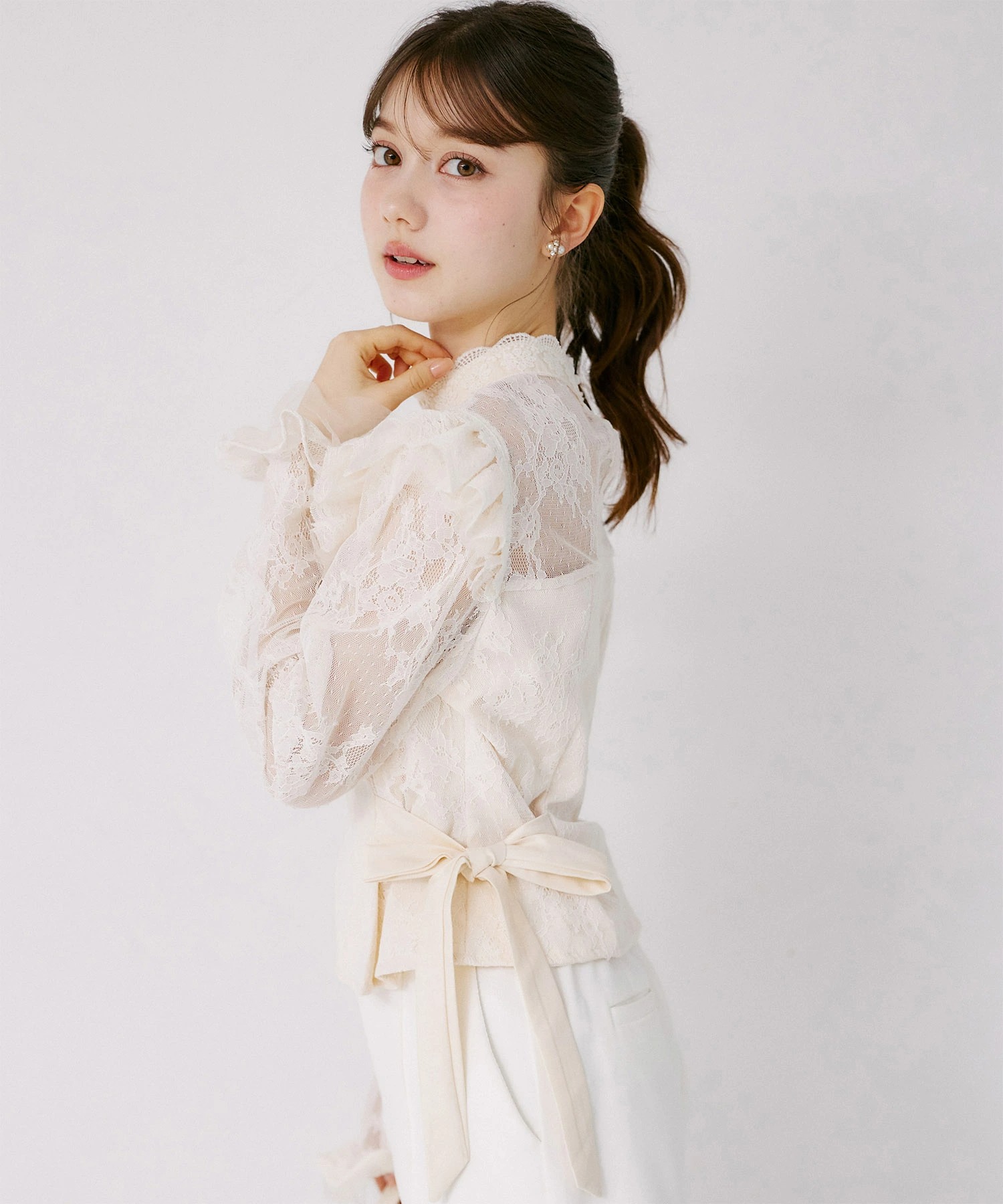 サイドリボン付きヨーク切り替えレースブラウス tocco closet(トッコクローゼット)※オフィシャルサイト限定　