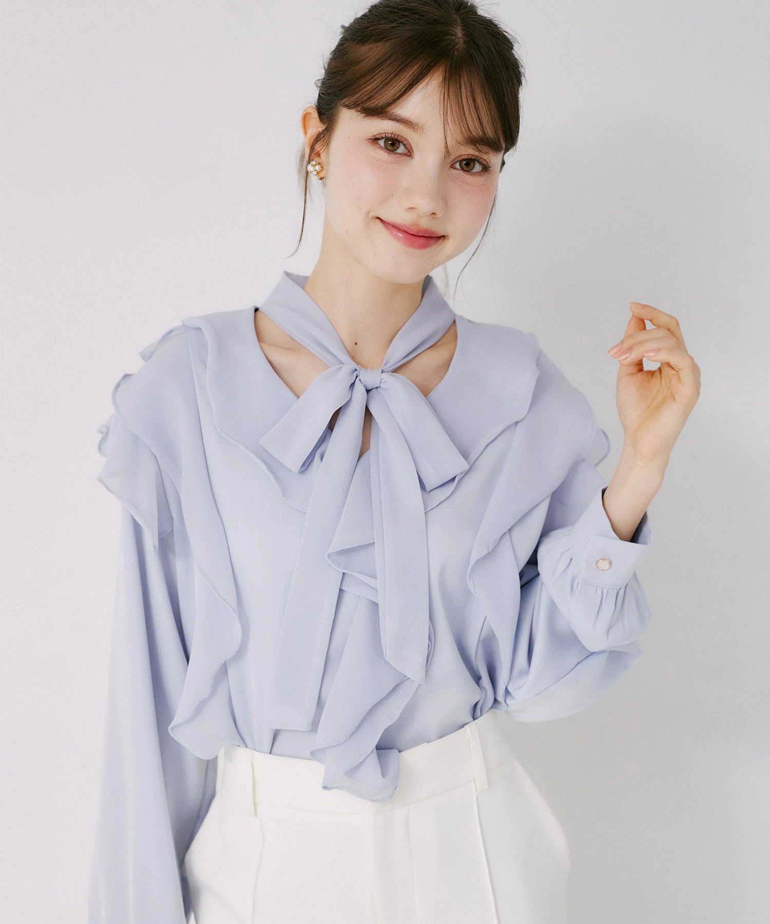 ボウタイリボン付きラッフルフリルブラウス tocco closet(トッコクローゼット)