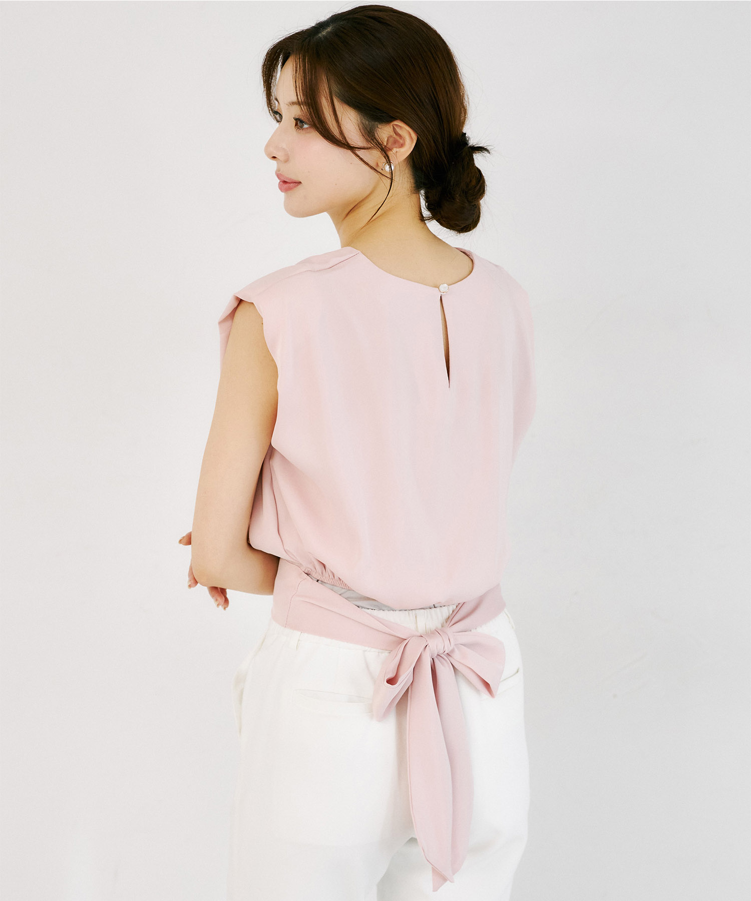 ウエスト後ろリボン付きフレンチスリーブブラウス tocco closet(トッコクローゼット)