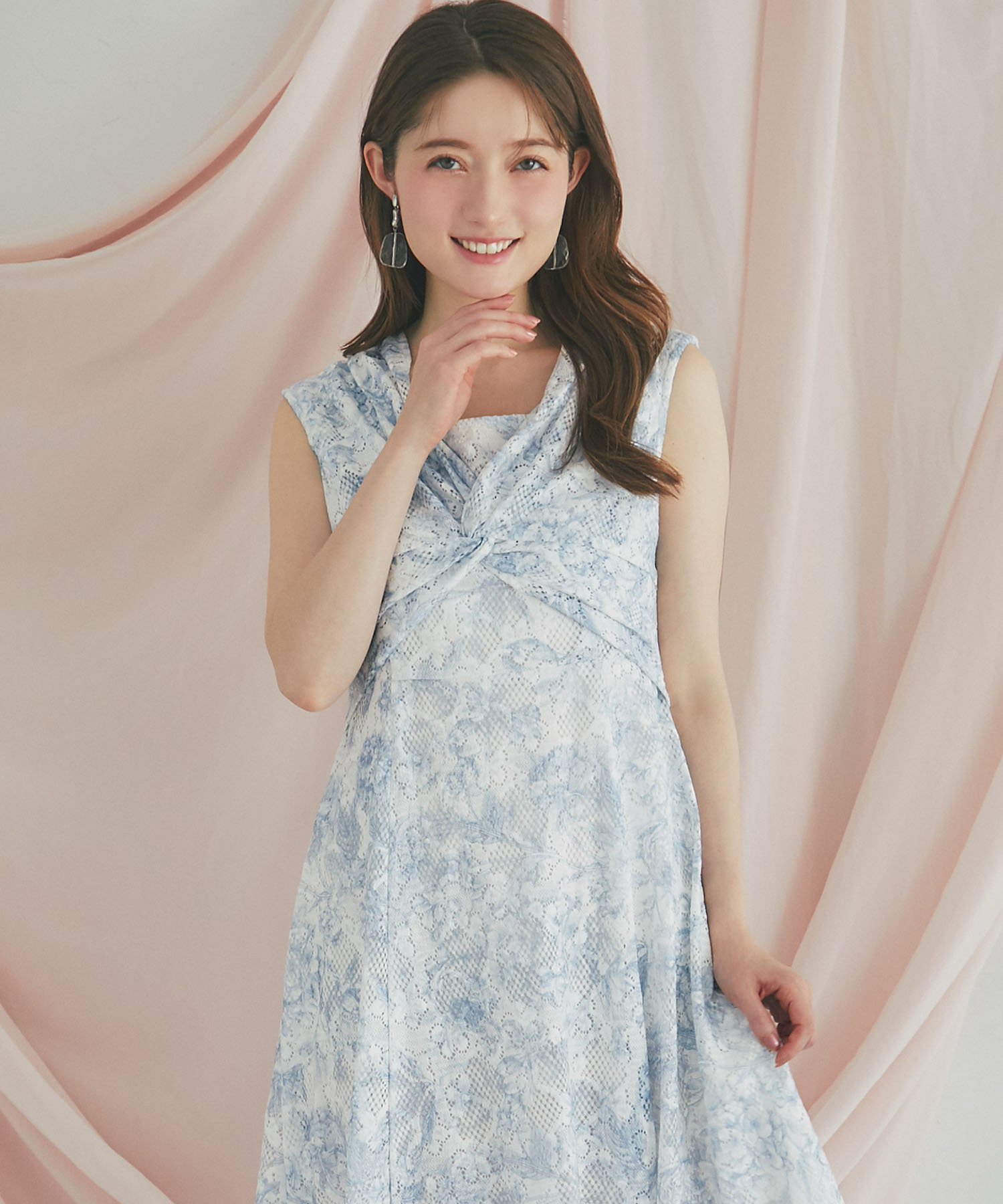 tocco トッコクローゼット　心まで華やぐフロントクロスカットレースフラワーワンピース