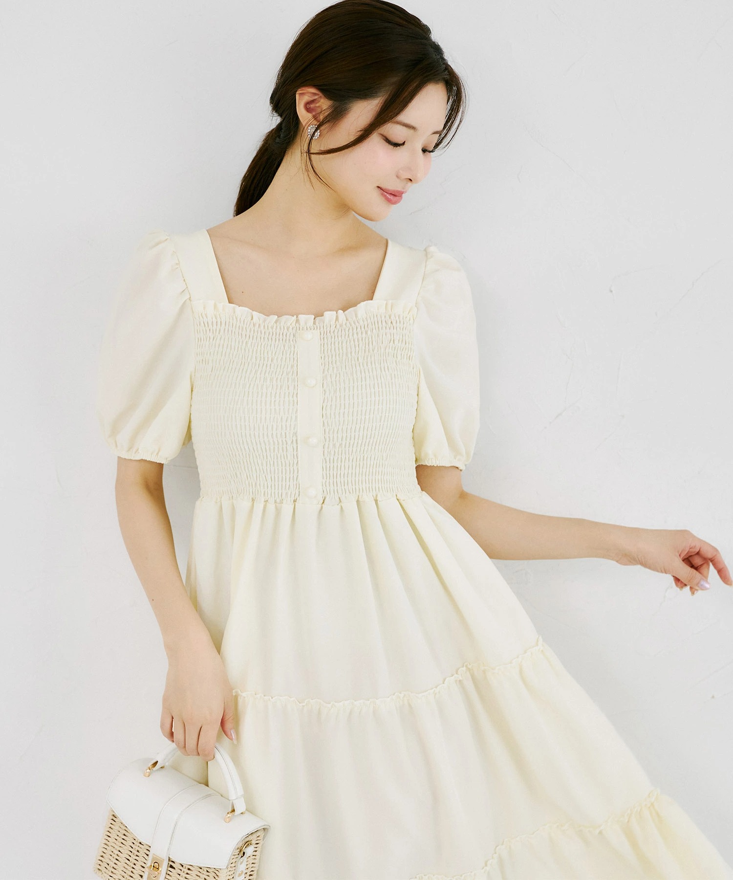 後ろリボン付きティアードプチフリルシャーリングワンピース tocco closet(トッコクローゼット)　※オフィシャルサイト＆楽天＆西銀座店限定