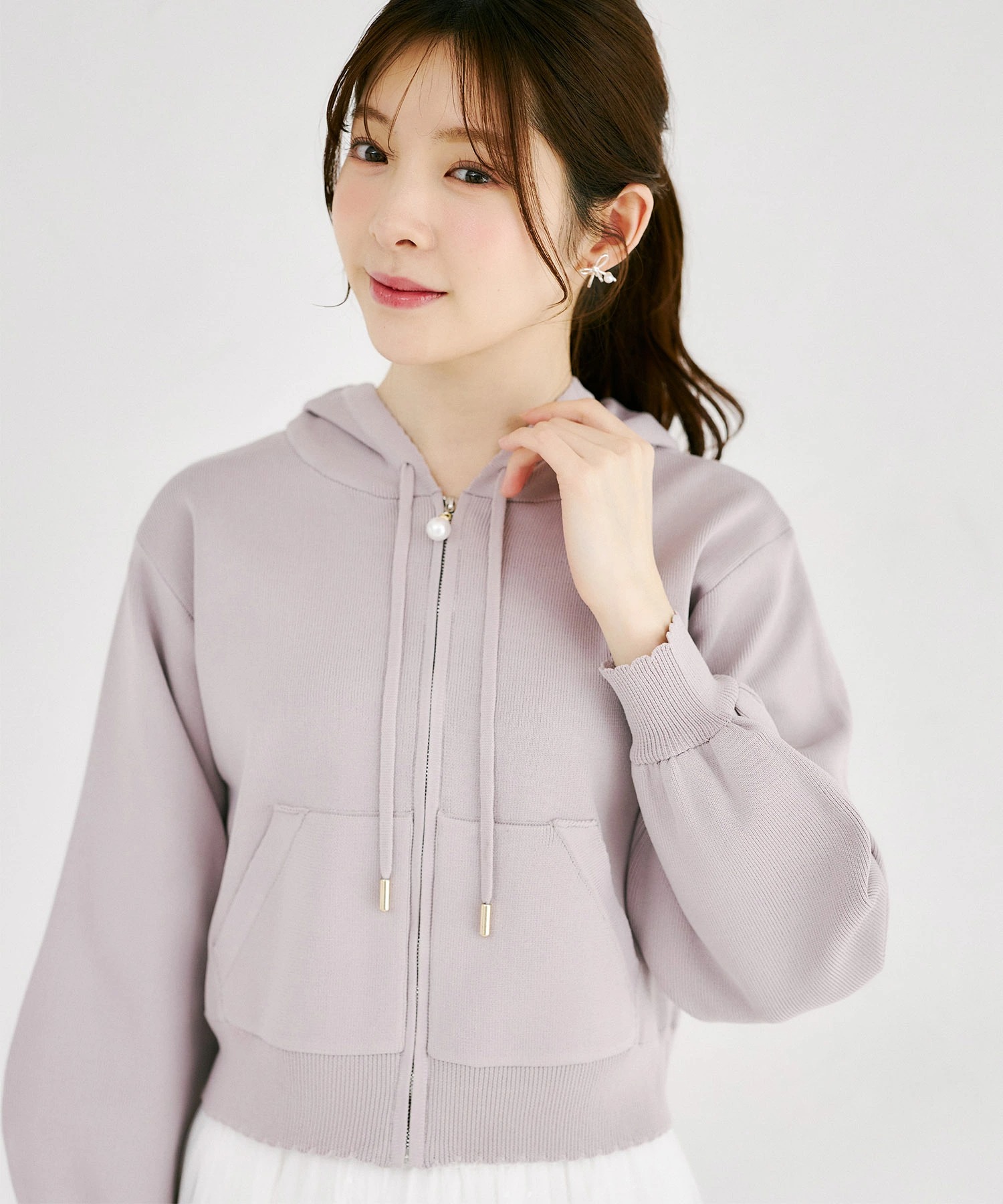 tocco トッコクローゼット　パールファスナー付きスカラップカットボンディングニットパーカー