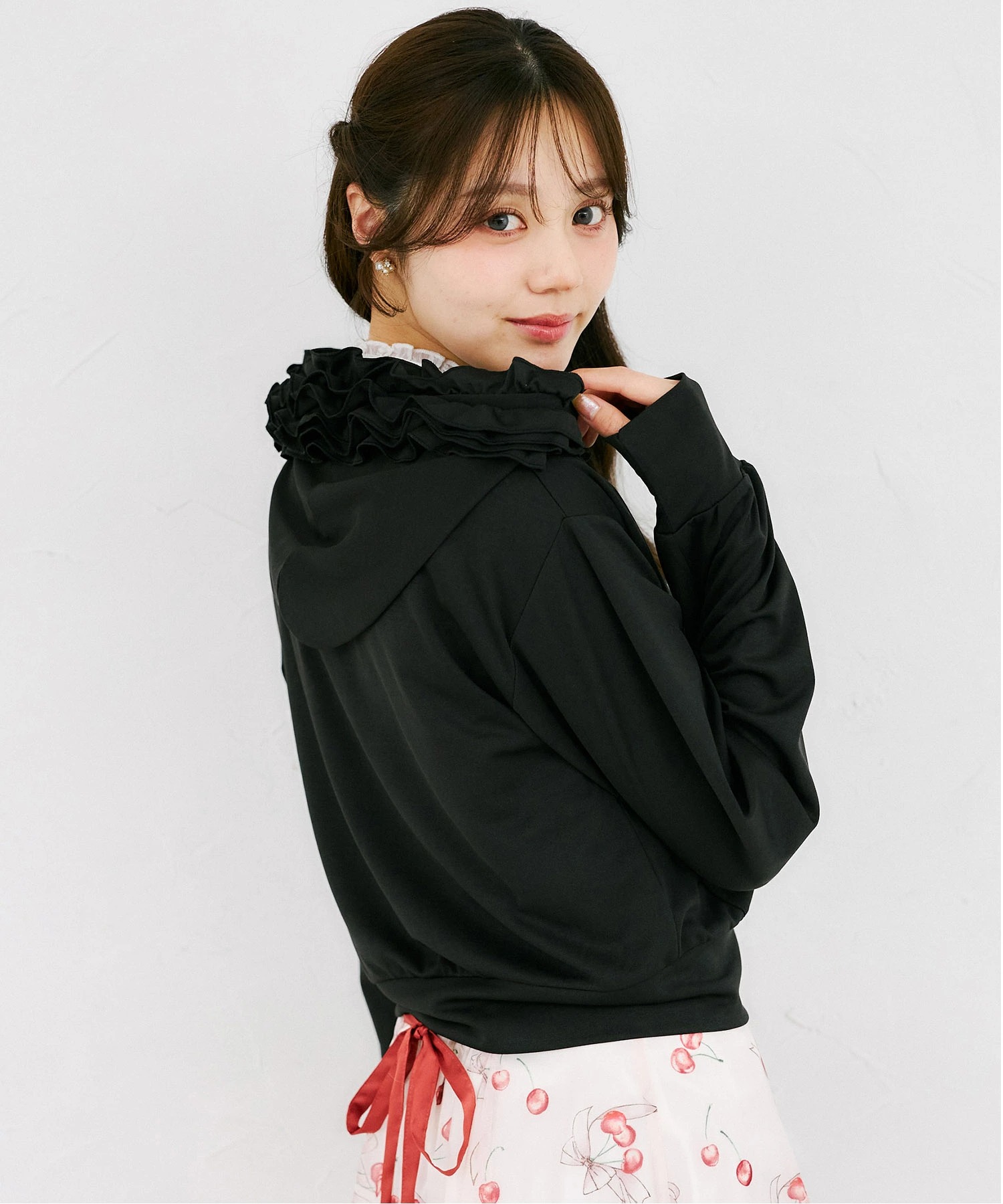 ＵＶカット＆接触冷感♪パールチャーム付きフードフリルジップパーカー 9月2日(水)オフィシャルサイト限定ブラック再販☆  tocco closet(トッコクローゼット)《UVCollection》※少量の在庫確保による再販売の為、交換は出来かねる場合がございます。予めご了承ください。