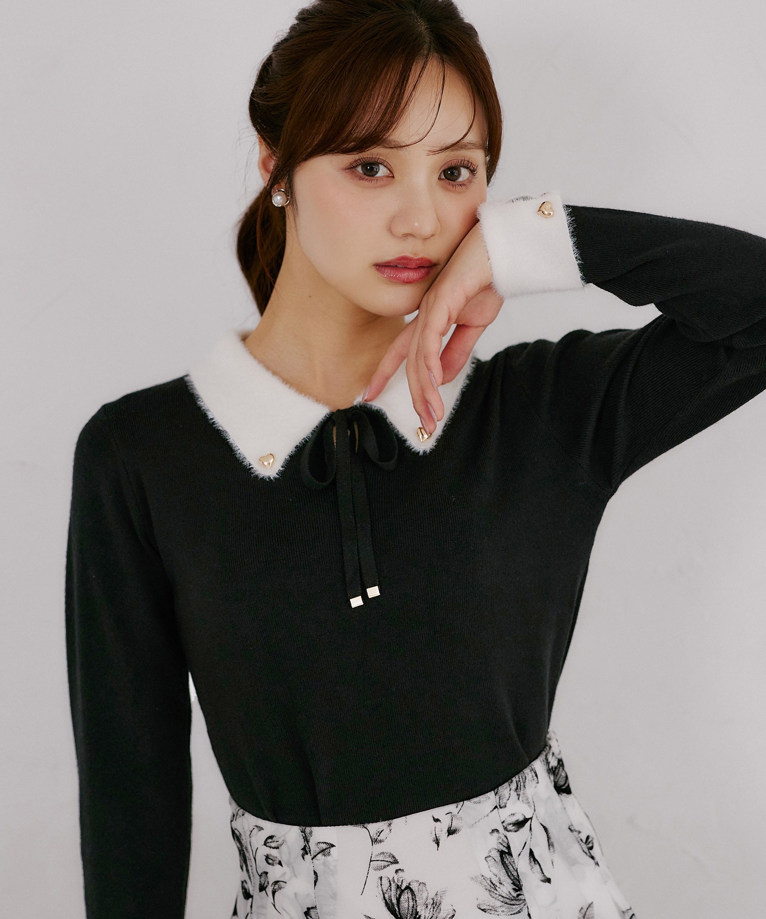 リボン付きフェザー配色ハート釦ニットプルオーバー tocco closet(トッコクローゼット)