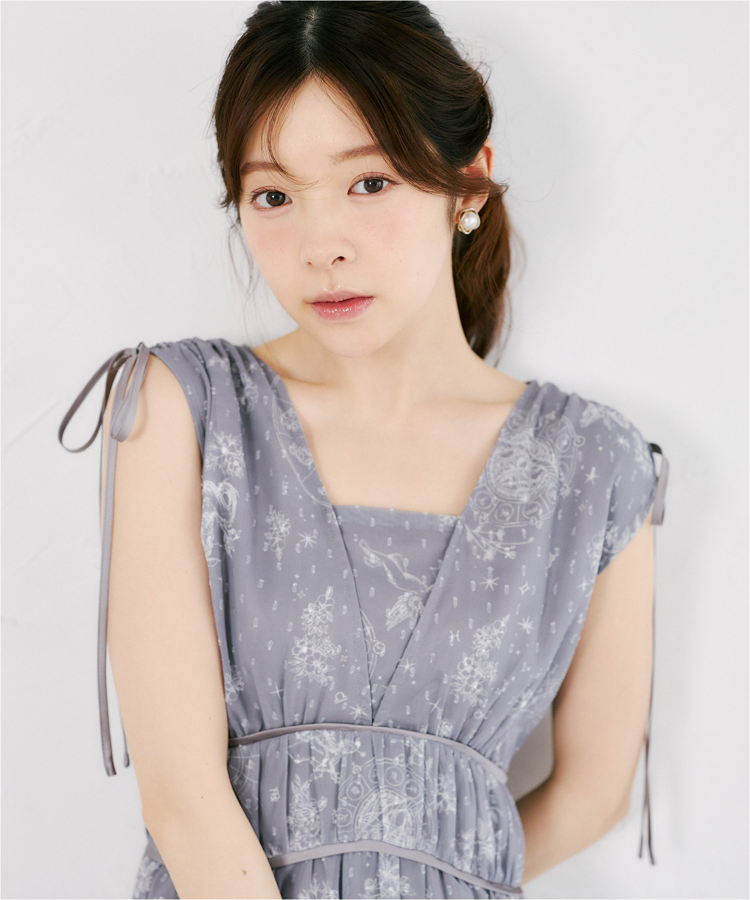 儚げに華やぐ透明感♪リボン付きドロスト星座柄マキシワンピース tocco closet(トッコクローゼット)