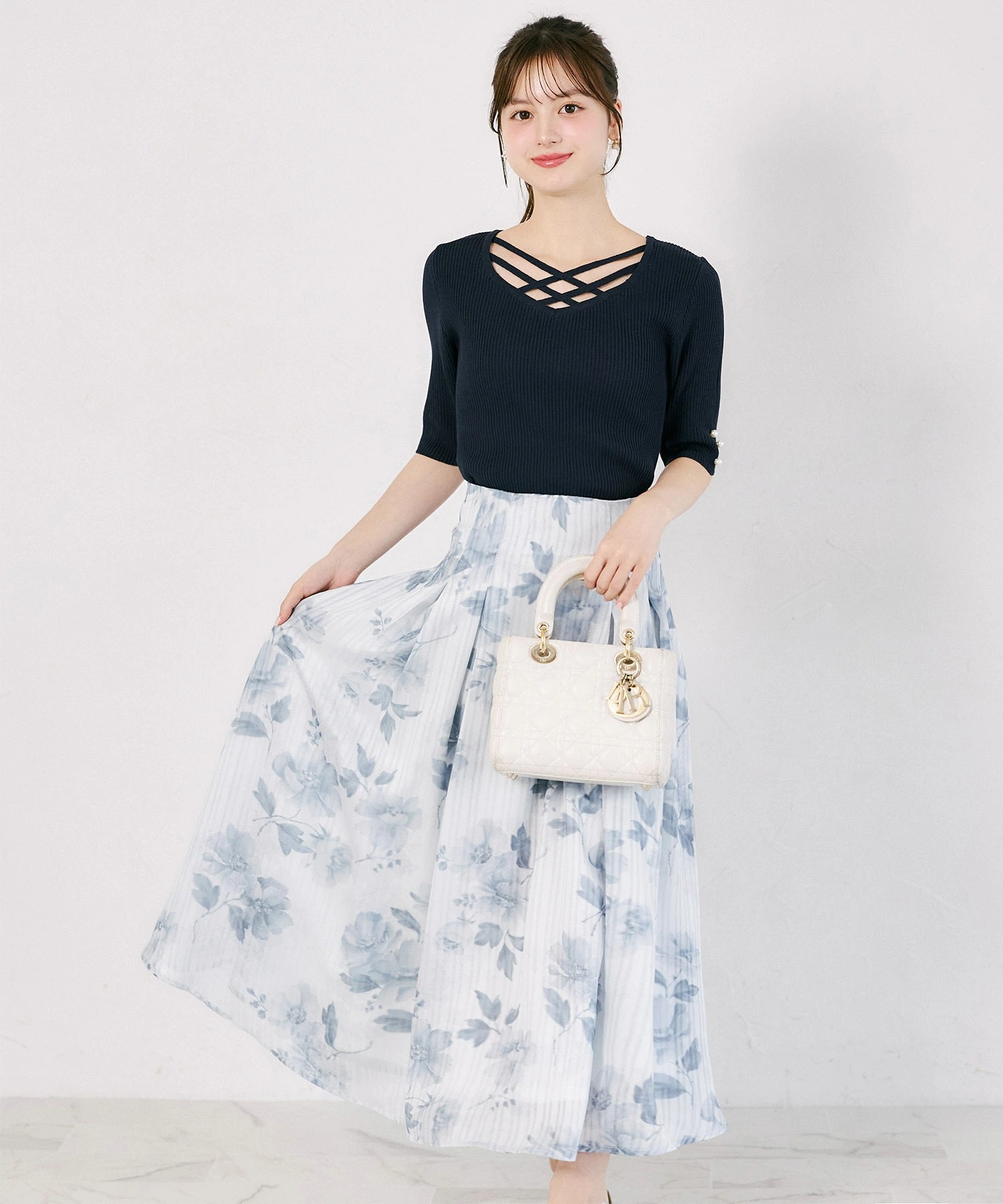 tocco トッコクローゼット　
バックレースアップニュアンスフラワープリントサテンスカート 