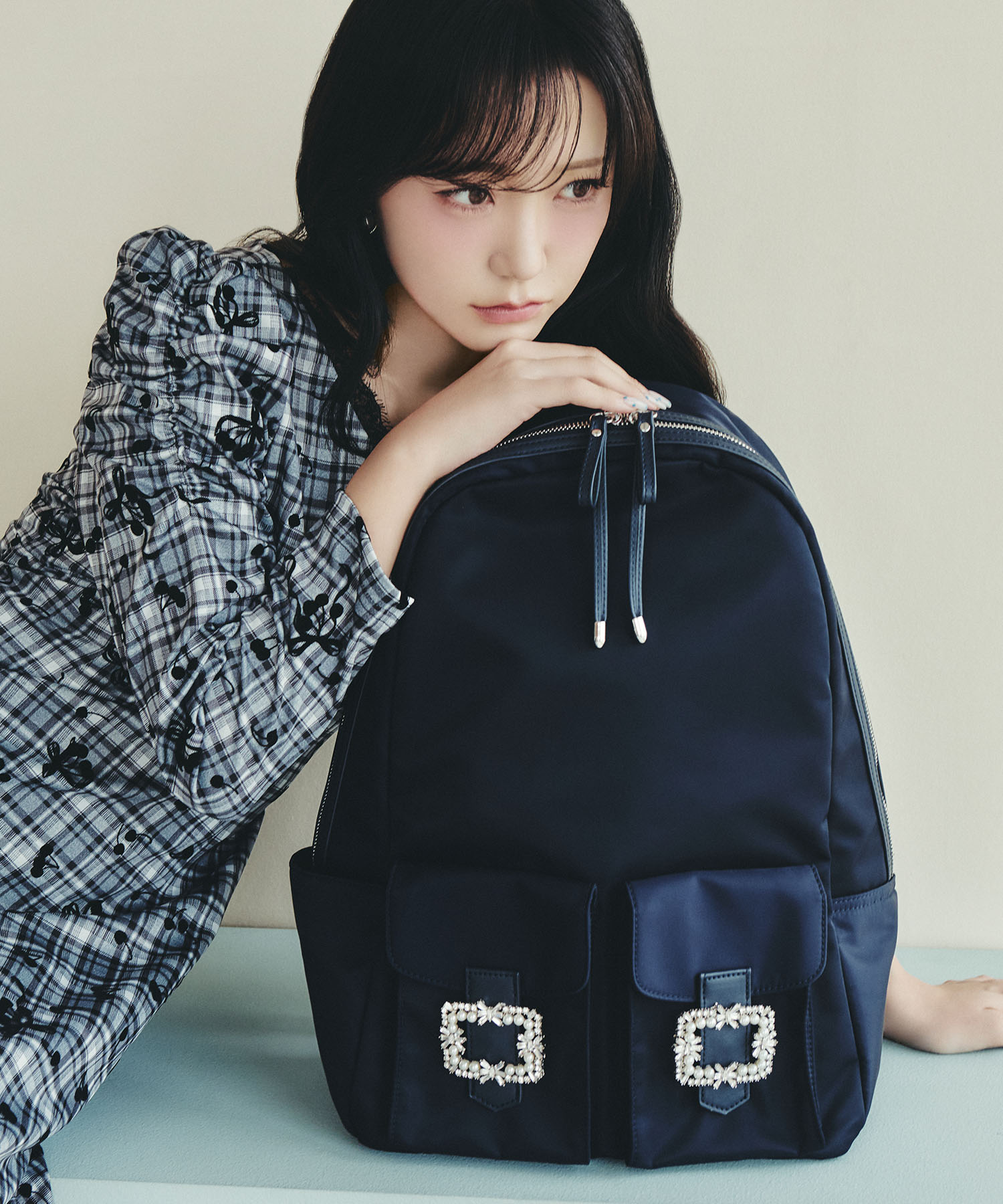 完売カラー10月再販予定！入荷連絡受付中☆可愛いのに大容量♪デイリーに活躍するビジューバックル付きナイロンバッグ tocco closet(トッコクローゼット)※中野恵那さん＆上西星来さんはブラック、野口衣織さんはネイビー使用