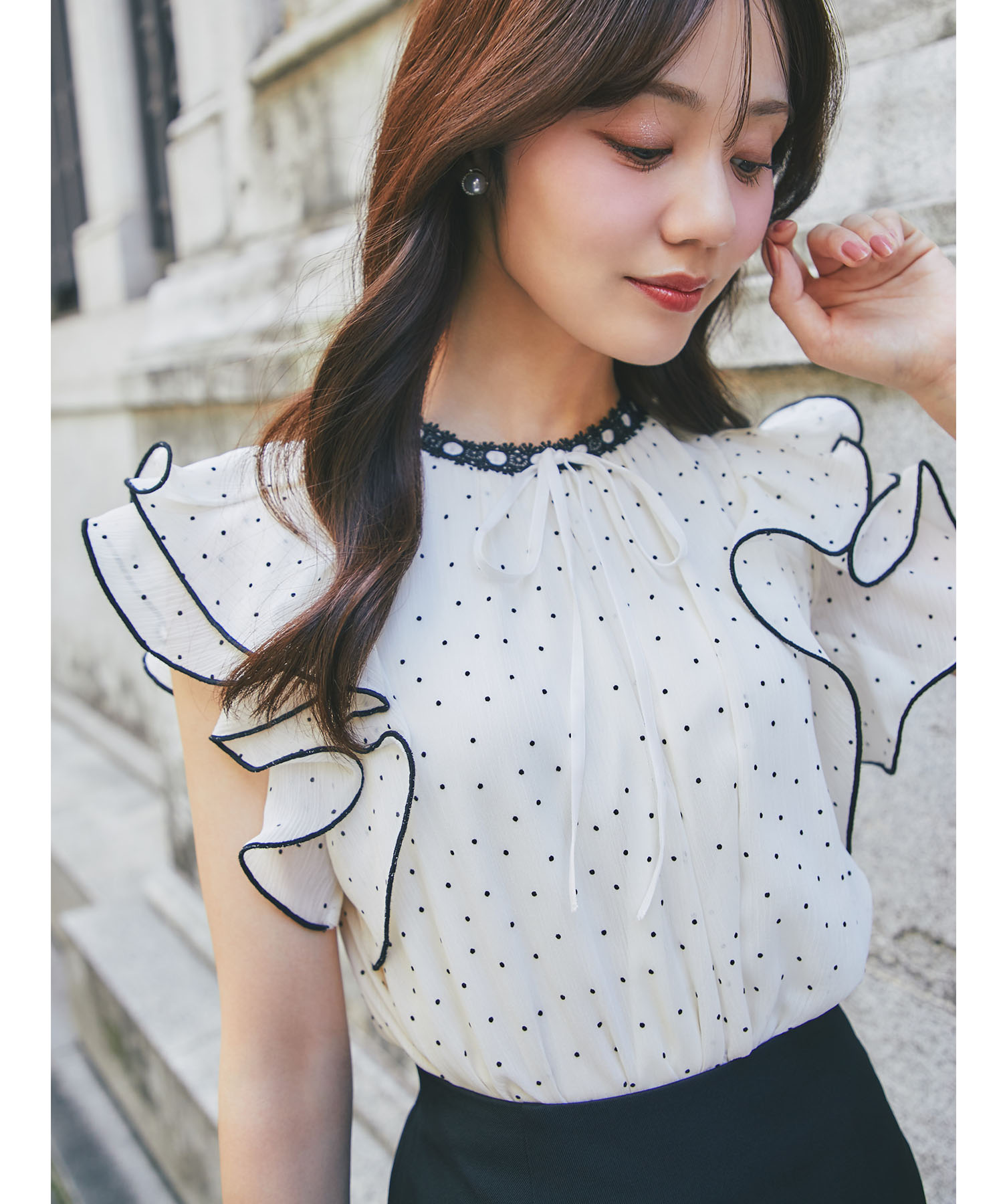 8月下旬販売予定！入荷連絡受付中☆レースネックフロッキードットフリルブラウス《Softly into Autumn》