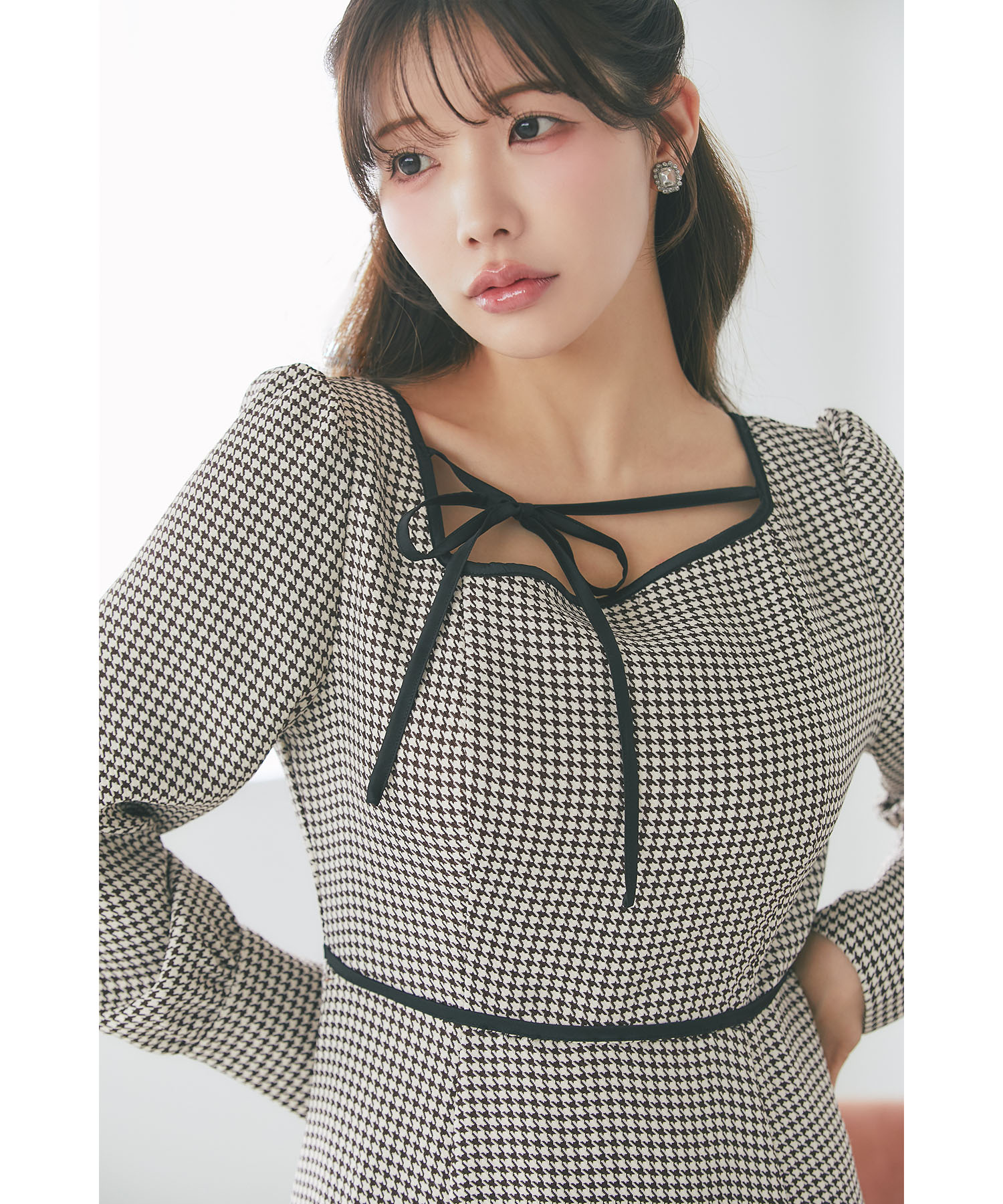 9月中旬販売予定！入荷連絡受付中☆アシメネックリボン千鳥柄ワンピース※えみ姉さんはブラウン着用