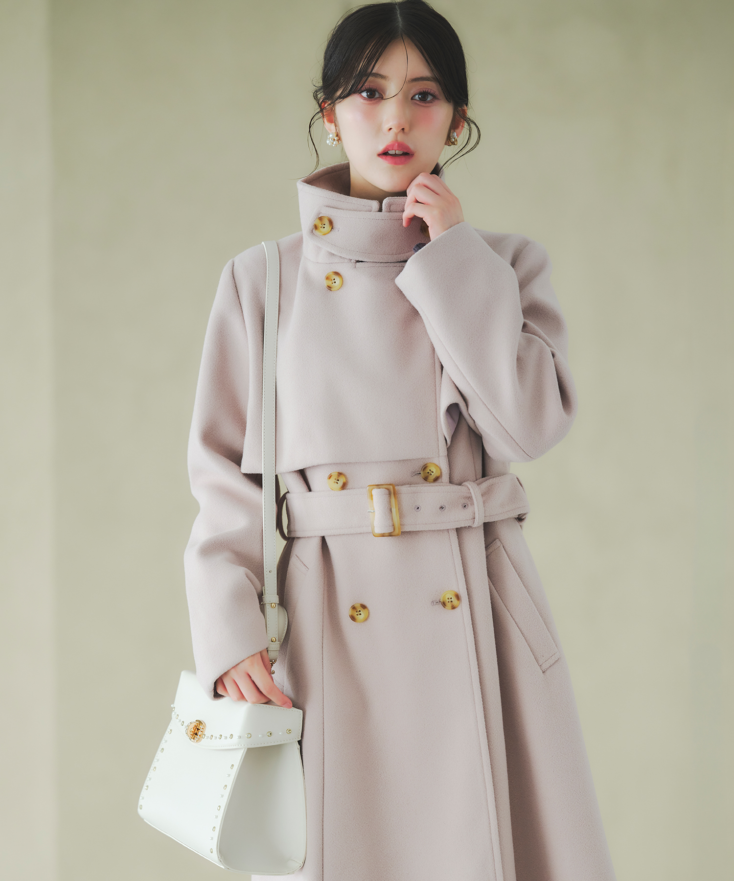 9月販売予定！入荷連絡受付中☆２ＷＡＹスロートタブ付きスタンドネックベルテッドロングコート※中野恵那さんはグレイッシュピンク着用