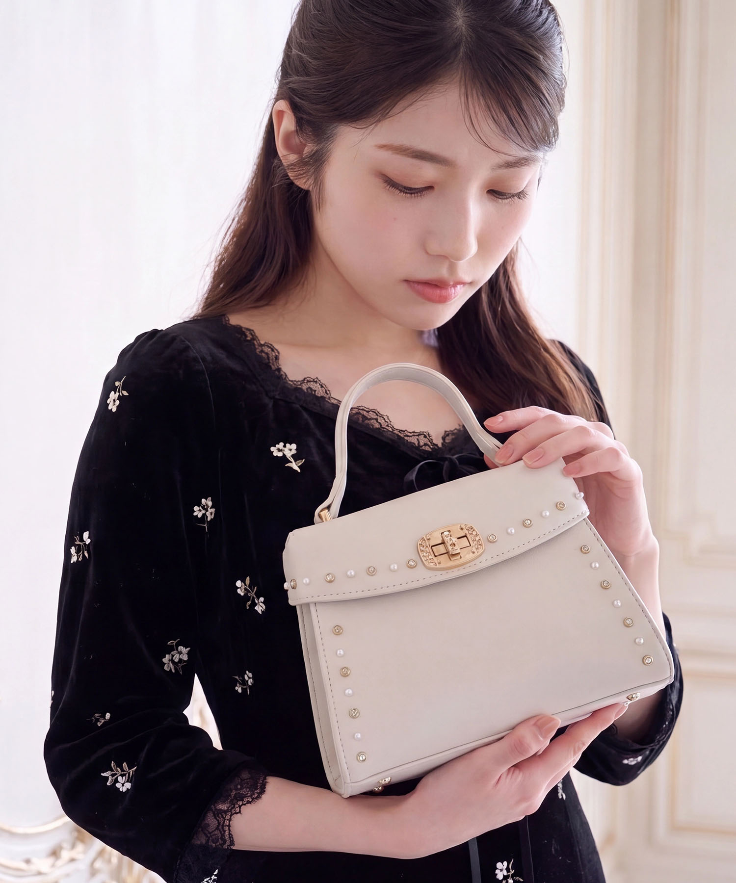 tocco トッコクローゼット　Smallサイズ ＯＮもＯＦＦも使える２ＷＡＹショルダー付きパールスタッズバッグ