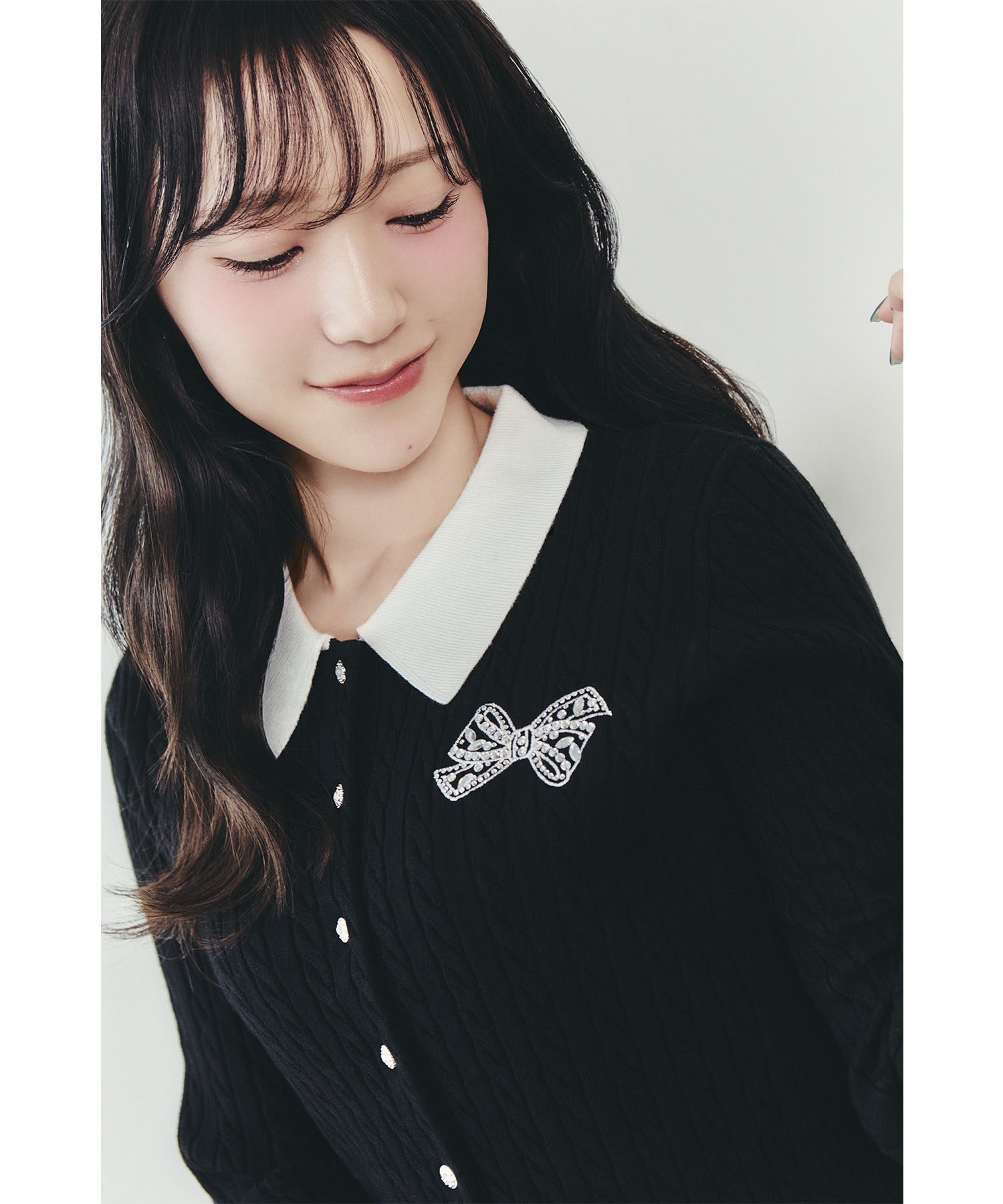 10/4販売予定！入荷連絡受付中☆リボンビジュー刺繍ケーブル柄バイカラーカーディガン※野口衣織さんはブラック着用