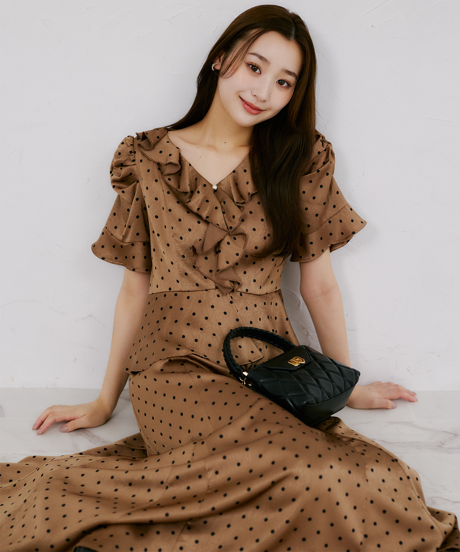 tocco トッコクローゼット　
エアリーマットサテンラッフルフリルドットワンピース