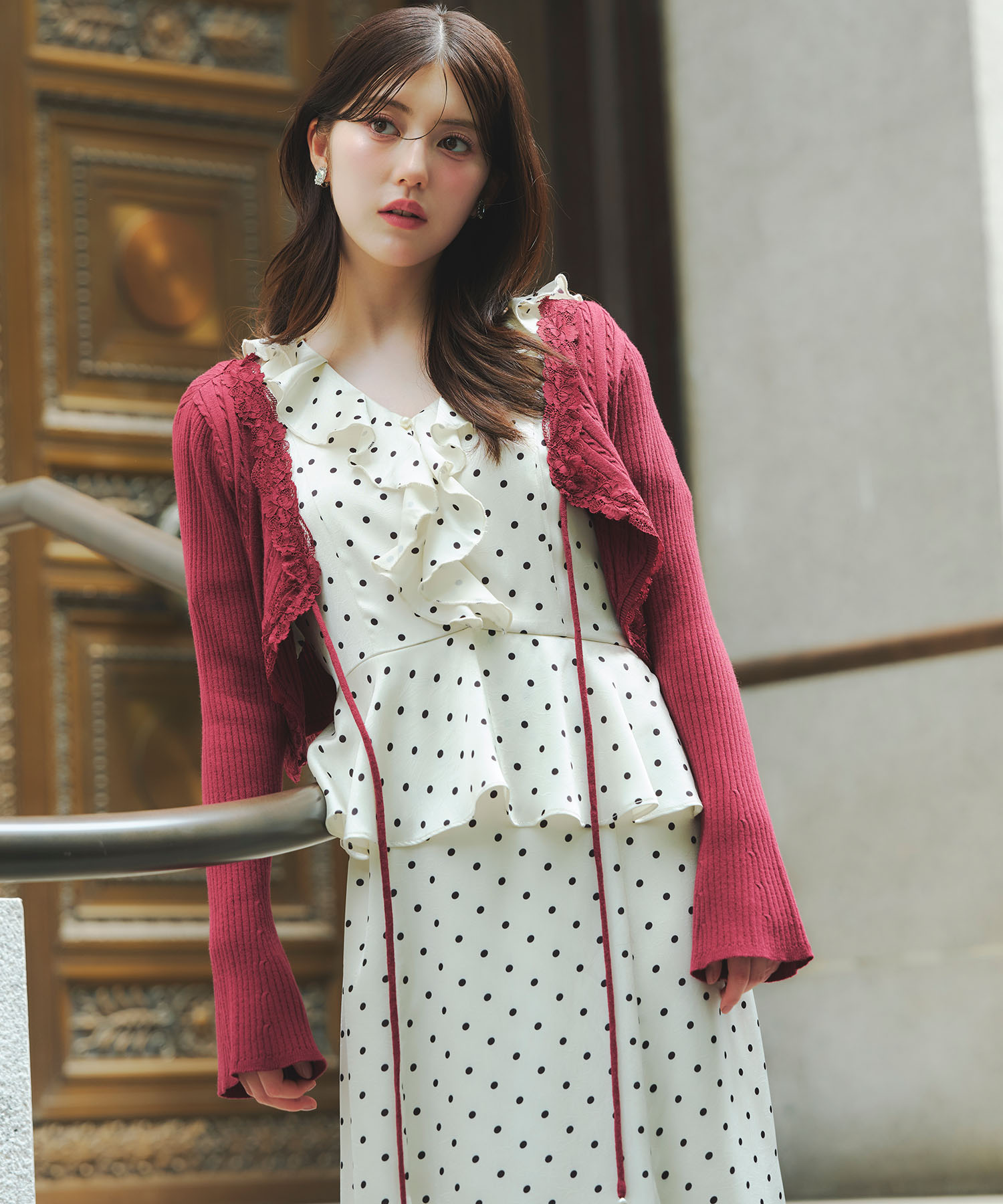エアリーマットサテンラッフルフリルドットワンピース tocco closet(トッコクローゼット)　※中野恵那さんはオフホワイト着用