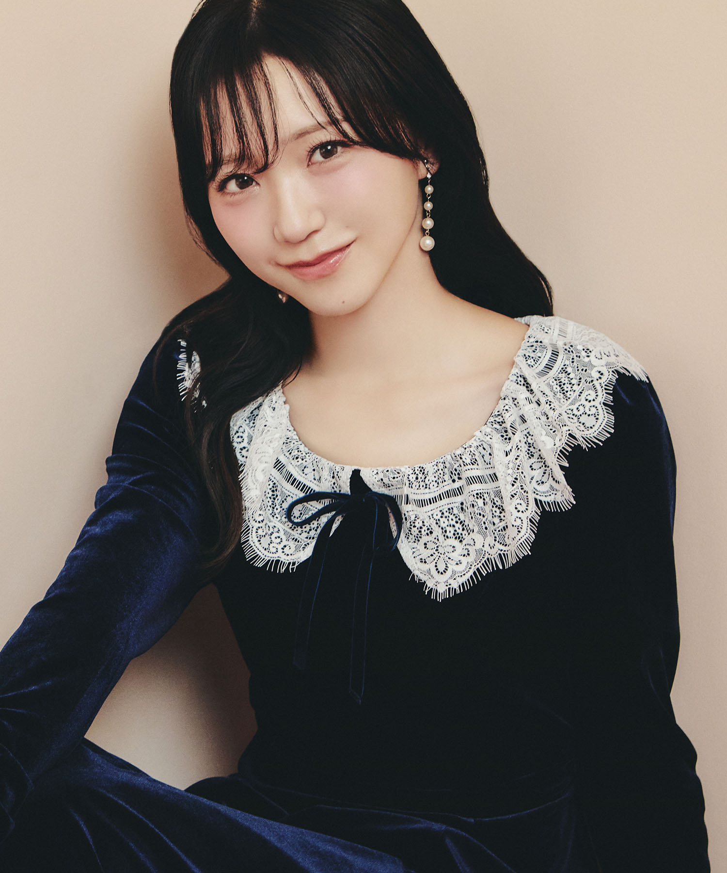 10月中旬販売予定！入荷連絡受付中☆リボン付きレースネックベロアワンピース※野口衣織さんはネイビー着用
