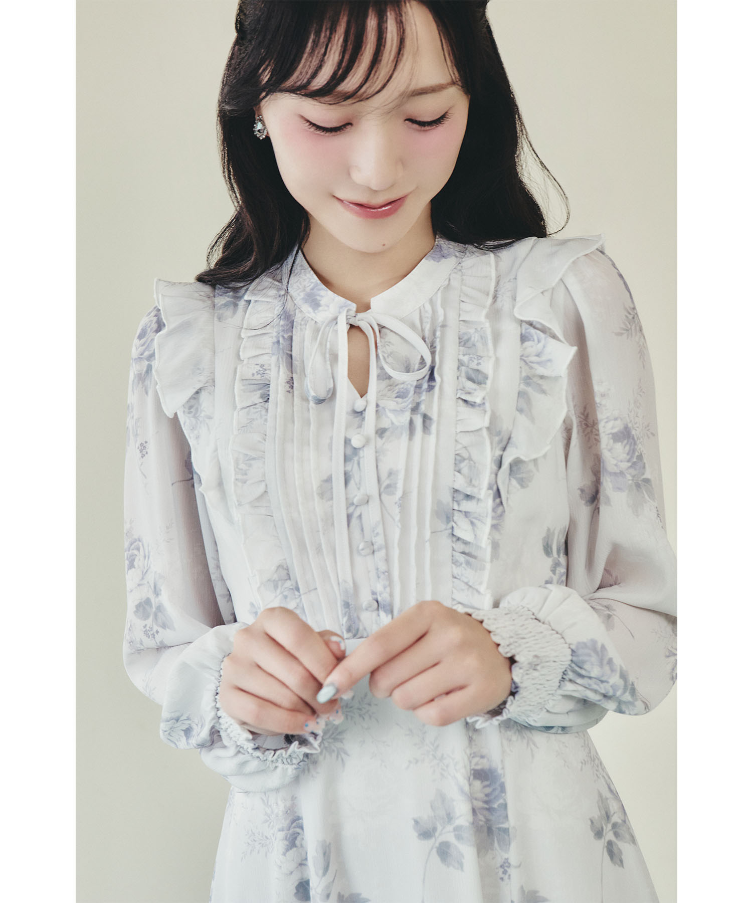 tocco トッコクローゼット　
リボン付きピンタックフリルフラワープリントワンピース