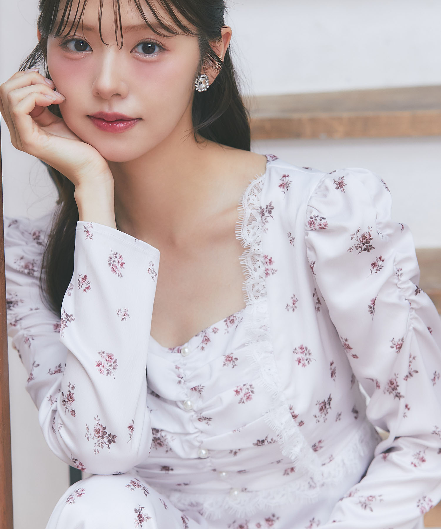 11月上旬販売予定！入荷連絡受付中☆レース装飾パワーショルダーフラワープリントワンピース※鈴木ゆうかさんはベージュ着用