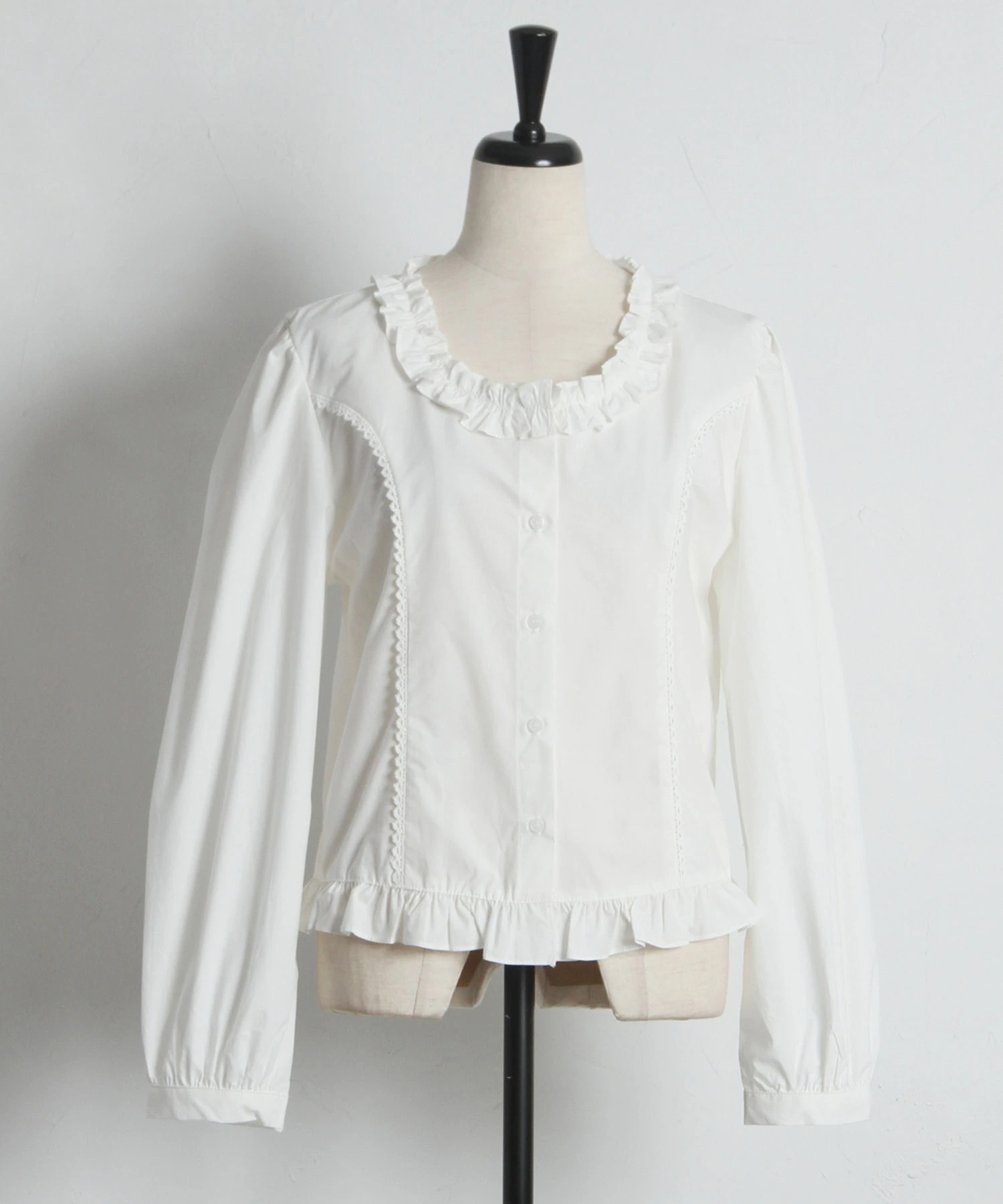 tocco トッコクローゼット　　
フリル付きサイドラインレース装飾ブラウス