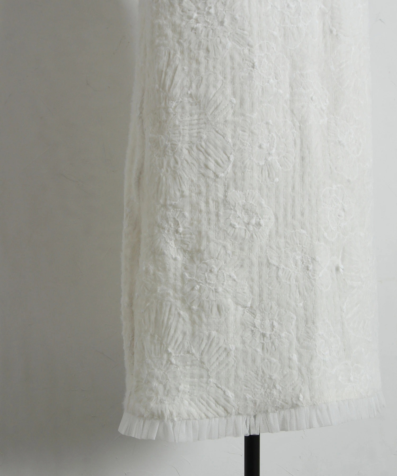 裾フリル付きフラワーレースタイトスカート tocco closet(トッコクローゼット)　※オフィシャルサイト限定 ※セレクトアイテム