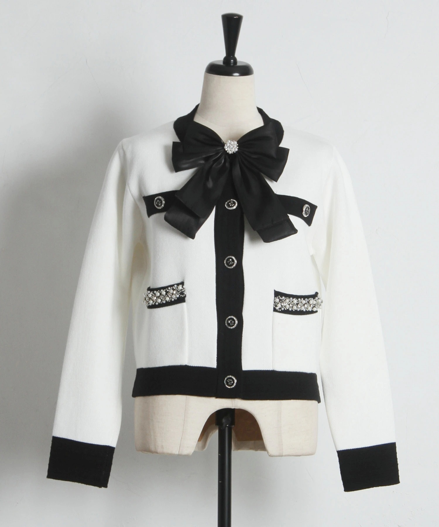 リボンブローチ付きパールビジュー装飾バイカラーニットカーディガン tocco closet(トッコクローゼット)※オフィシャルサイト限定 ※セレクトアイテム