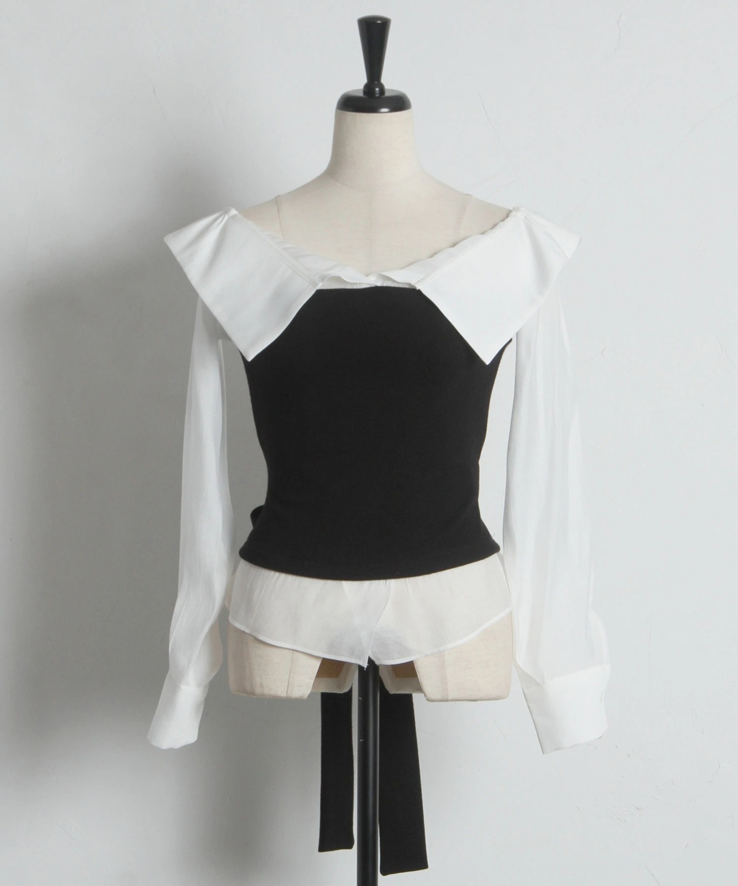 tocco トッコクローゼット　　
リボン付きオフショルドッキングプルオーバー