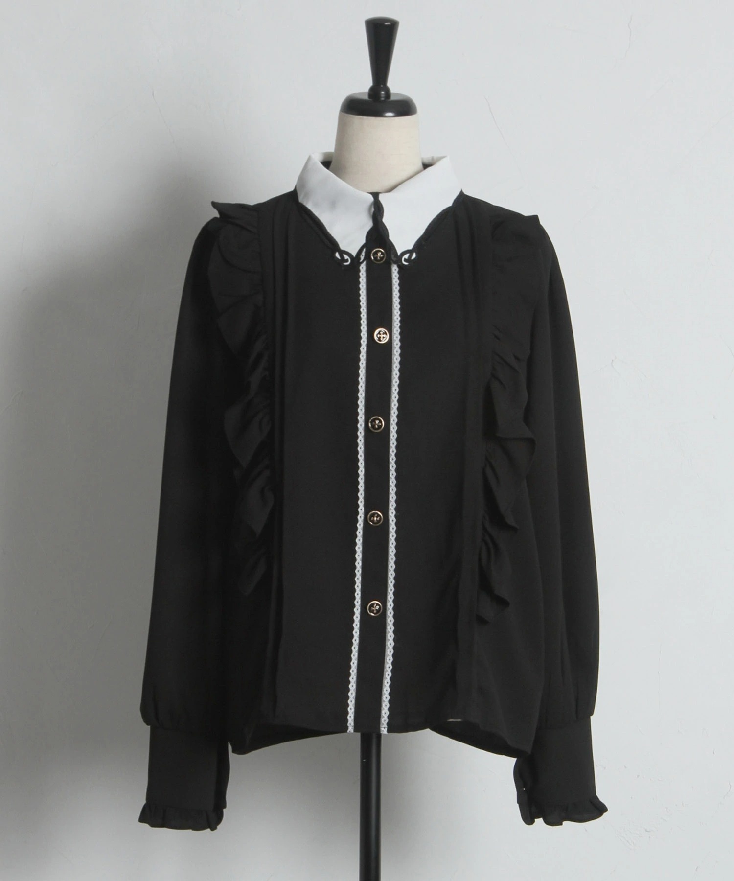 tocco トッコクローゼット　　
フリル付きライン刺繍襟バイカラーブラウス