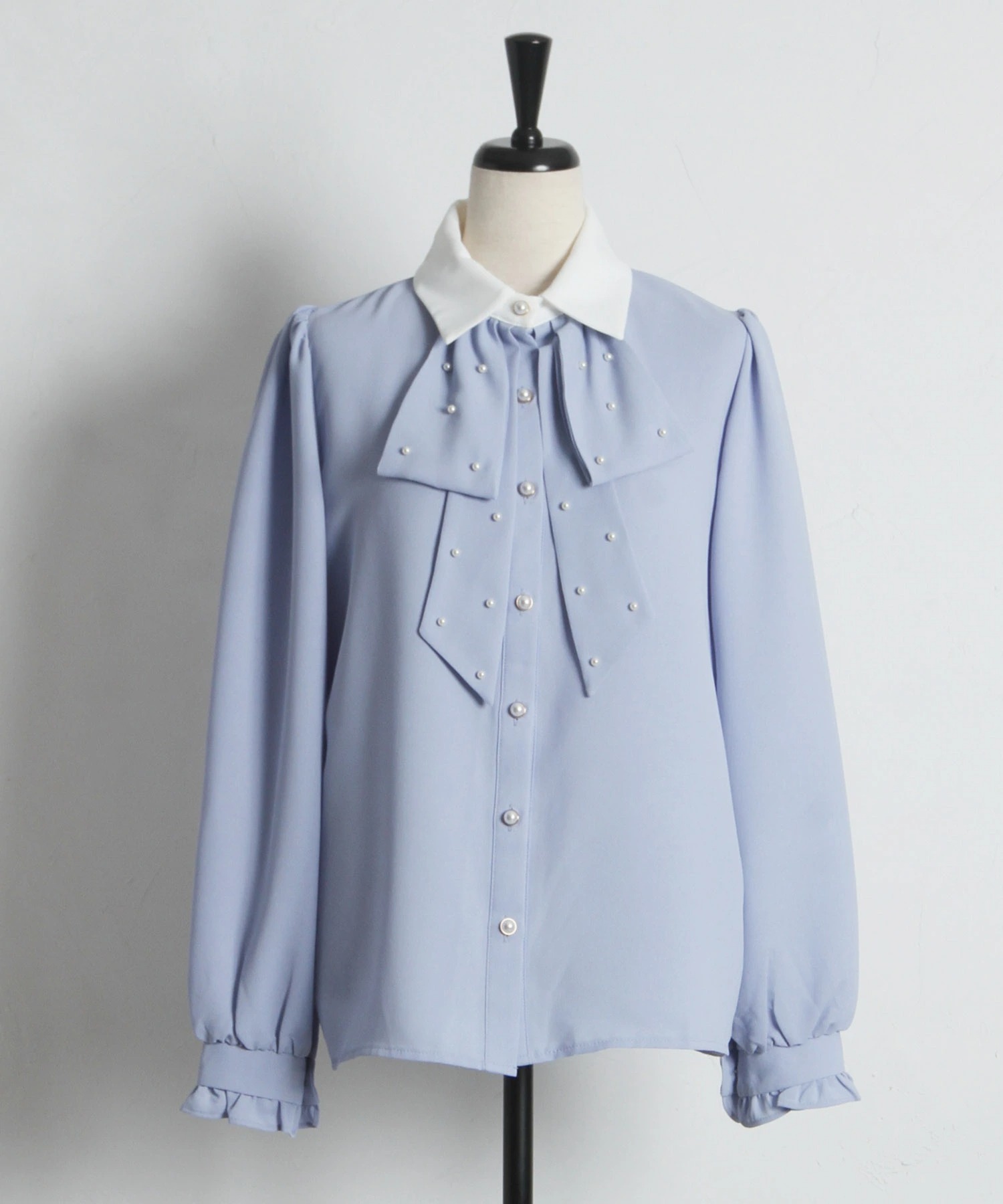 tocco トッコクローゼット　　
パール付きリボンタイブラウス 