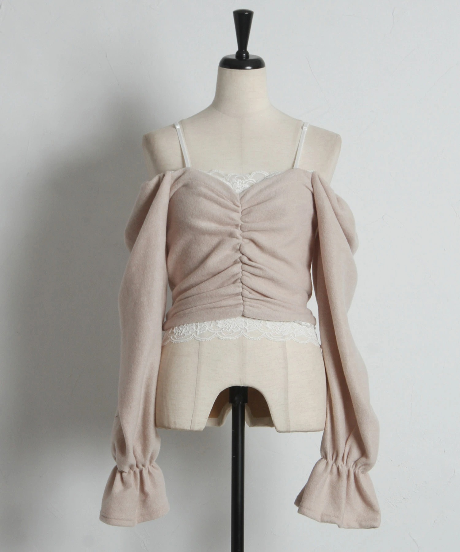 tocco トッコクローゼット　　
レース付きオフショルベロアトップス