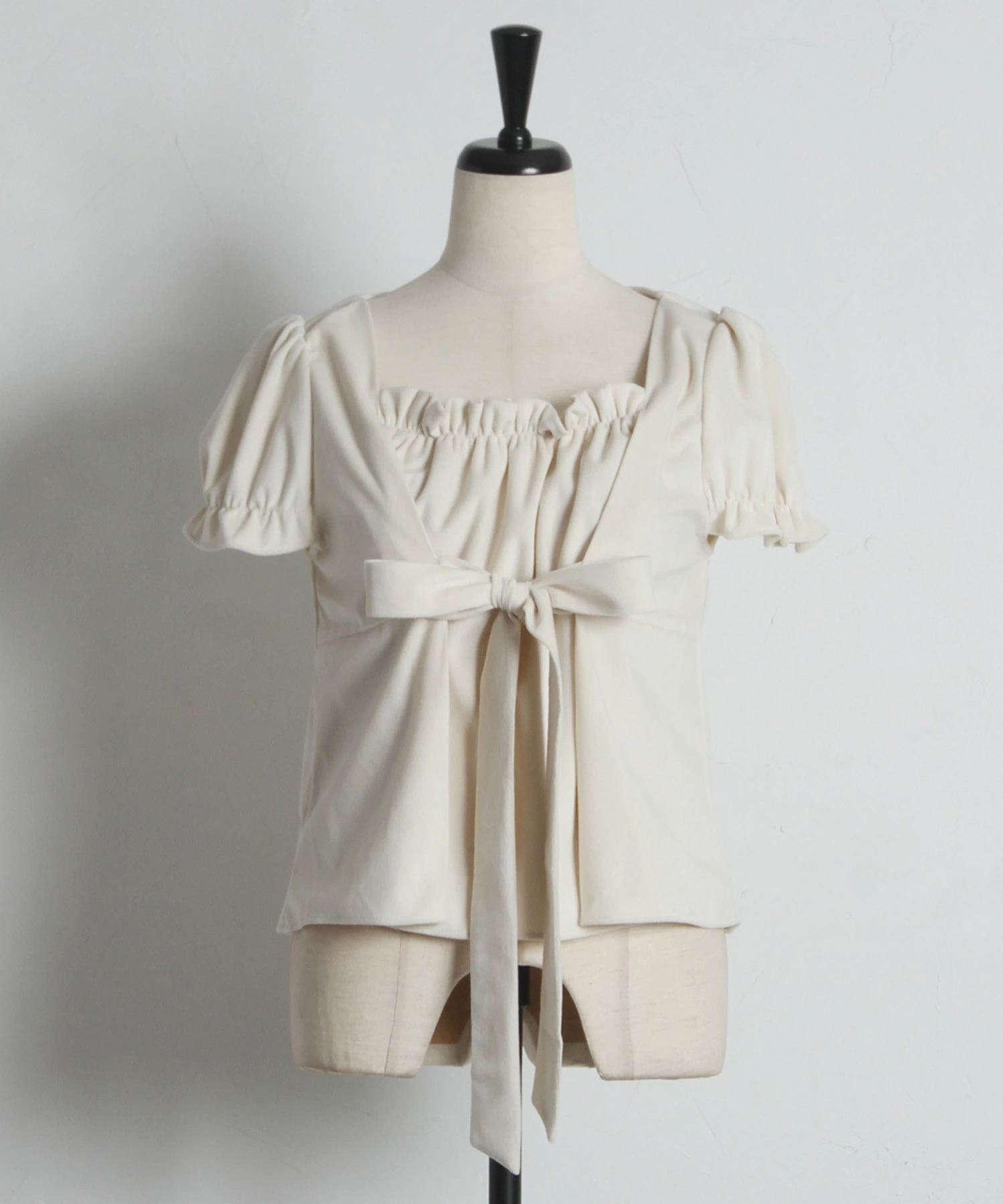 tocco トッコクローゼット　　
リボン付きギャザーカットプルオーバー