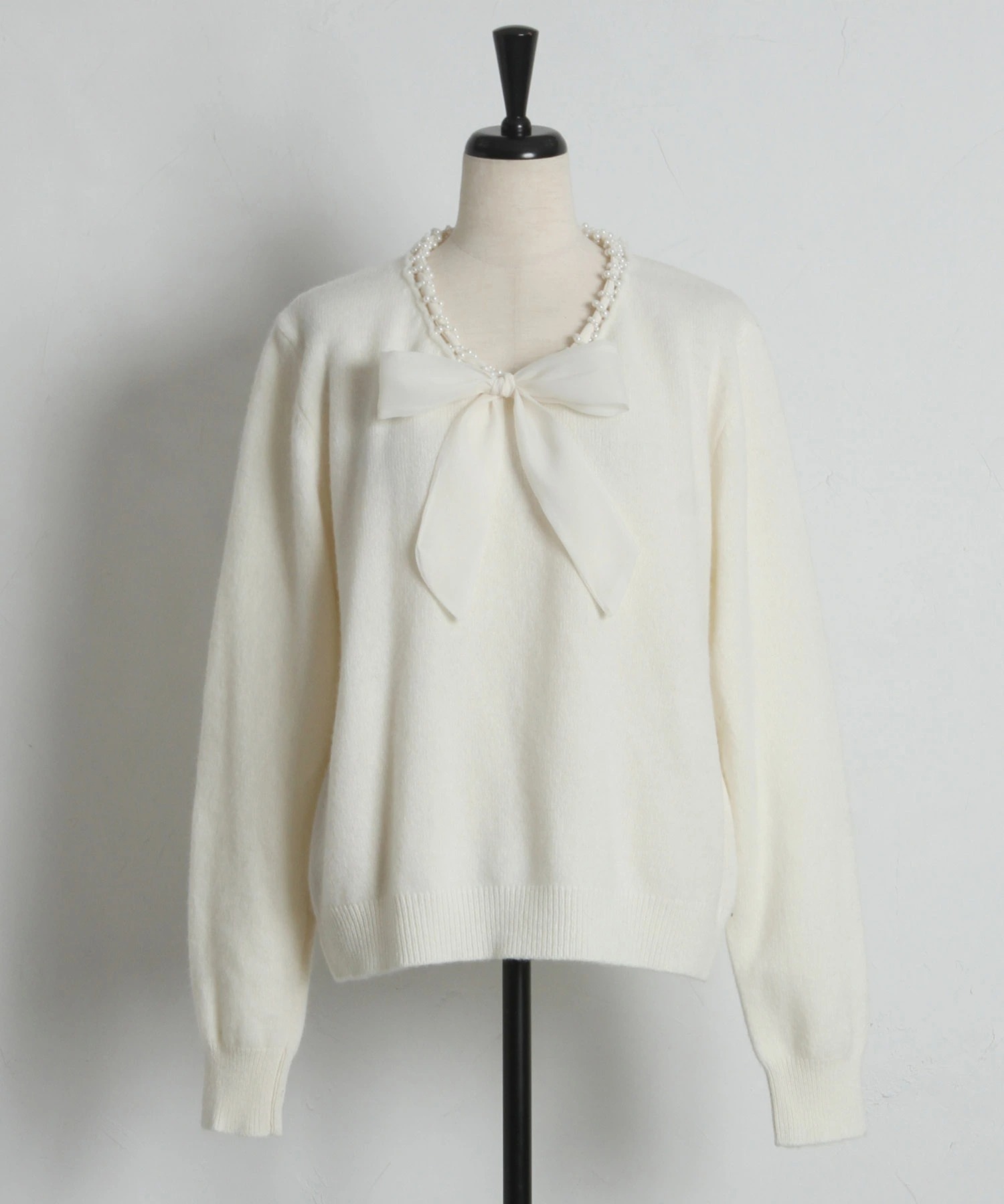 ネックパールリボン付きニットプルオーバー tocco closet(トッコクローゼット) ※オフィシャルサイト限定 ※セレクトアイテム