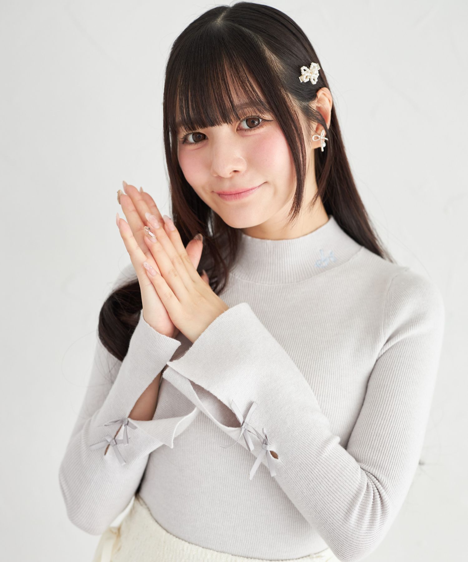 リボン付きフレアスリーブ刺繍入りハイネックリブニットプルオーバー　Suyunn(スユン) ＊スペシャルプライス品につき返品/キャンセル/配送日指定不可/ラッピング不可/少量在庫のセールの為交換は出来かねる場合がございます。