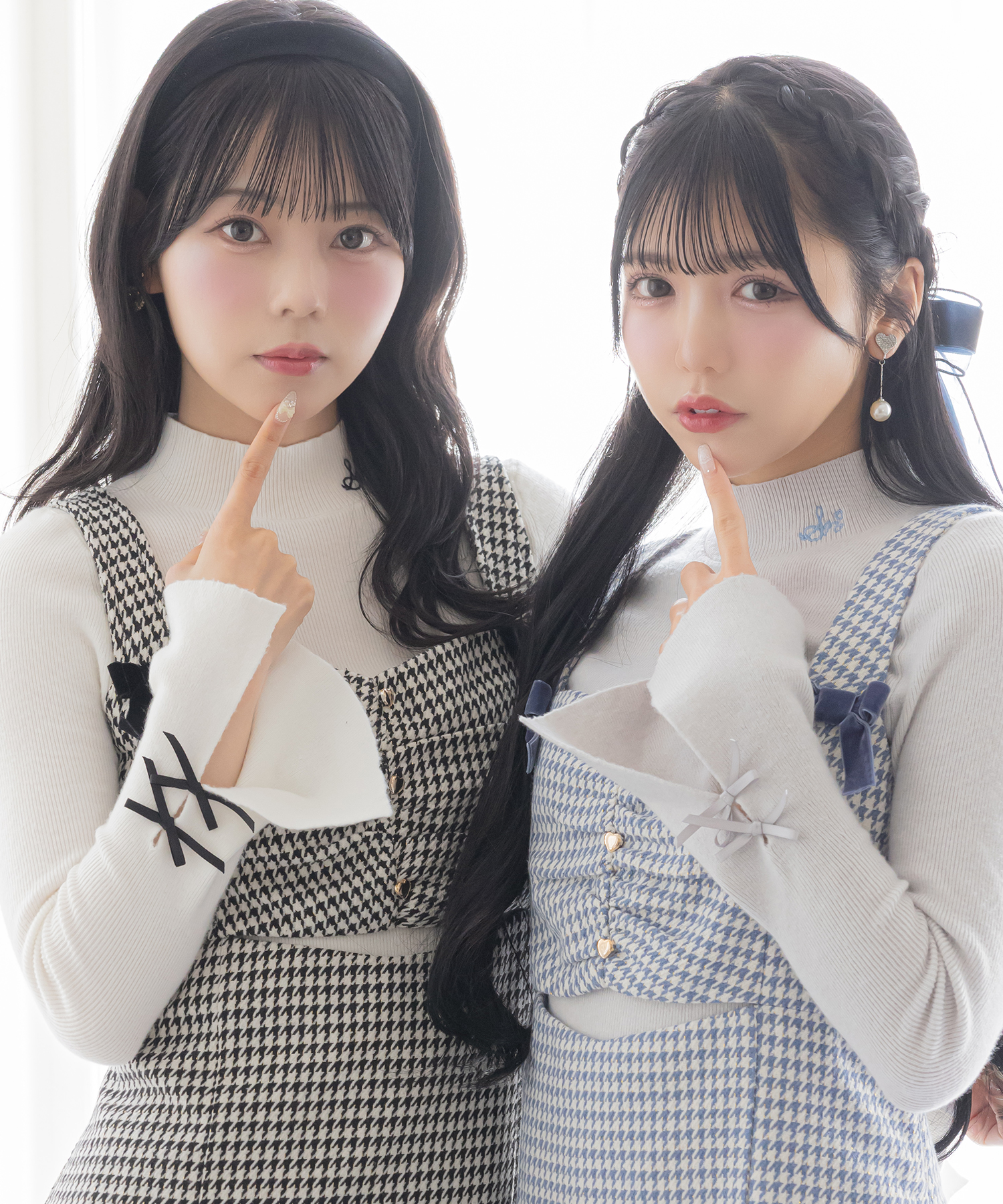 リボン付きフレアスリーブ刺繍入りハイネックリブニットプルオーバー　Suyunn(スユン)　《PINKorBLUE》※花坂環さんはホワイト、津代美月さんはグレー着用※オンラインショップ限定