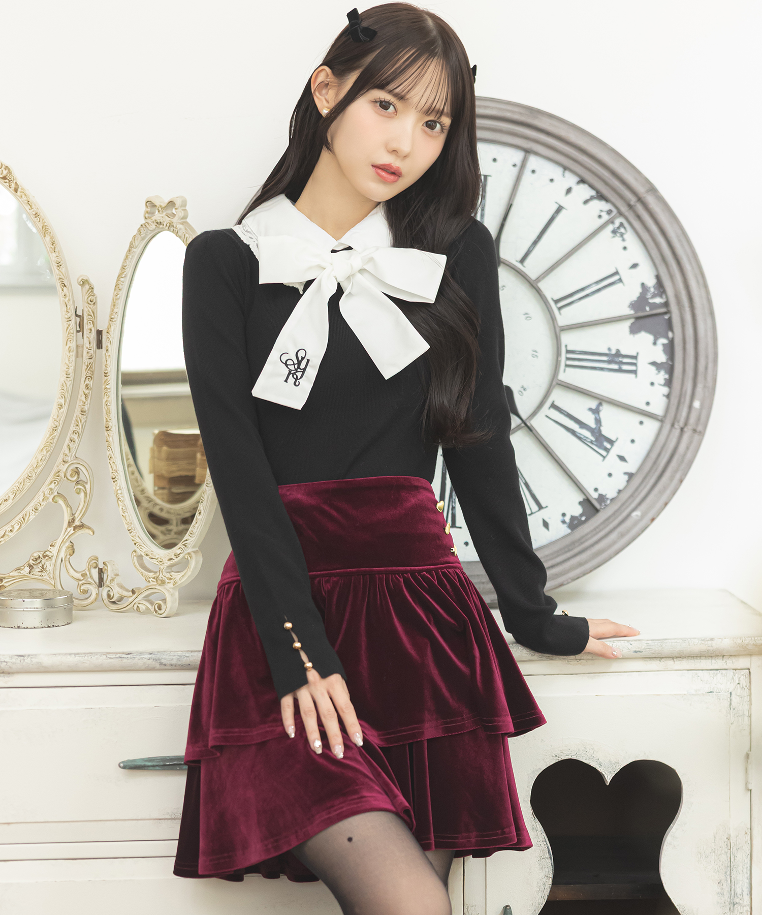 ２ＷＡＹリボンサスペンダー付きインナーパンツ仕様ベロアティアードスカート Suyunn(スユン)  ＊スペシャルプライス品につき返品/キャンセル/配送日指定不可/ラッピング不可/少量在庫のセールの為交換は出来かねる場合がございます。 ※松本ももなさんはボルドー着用