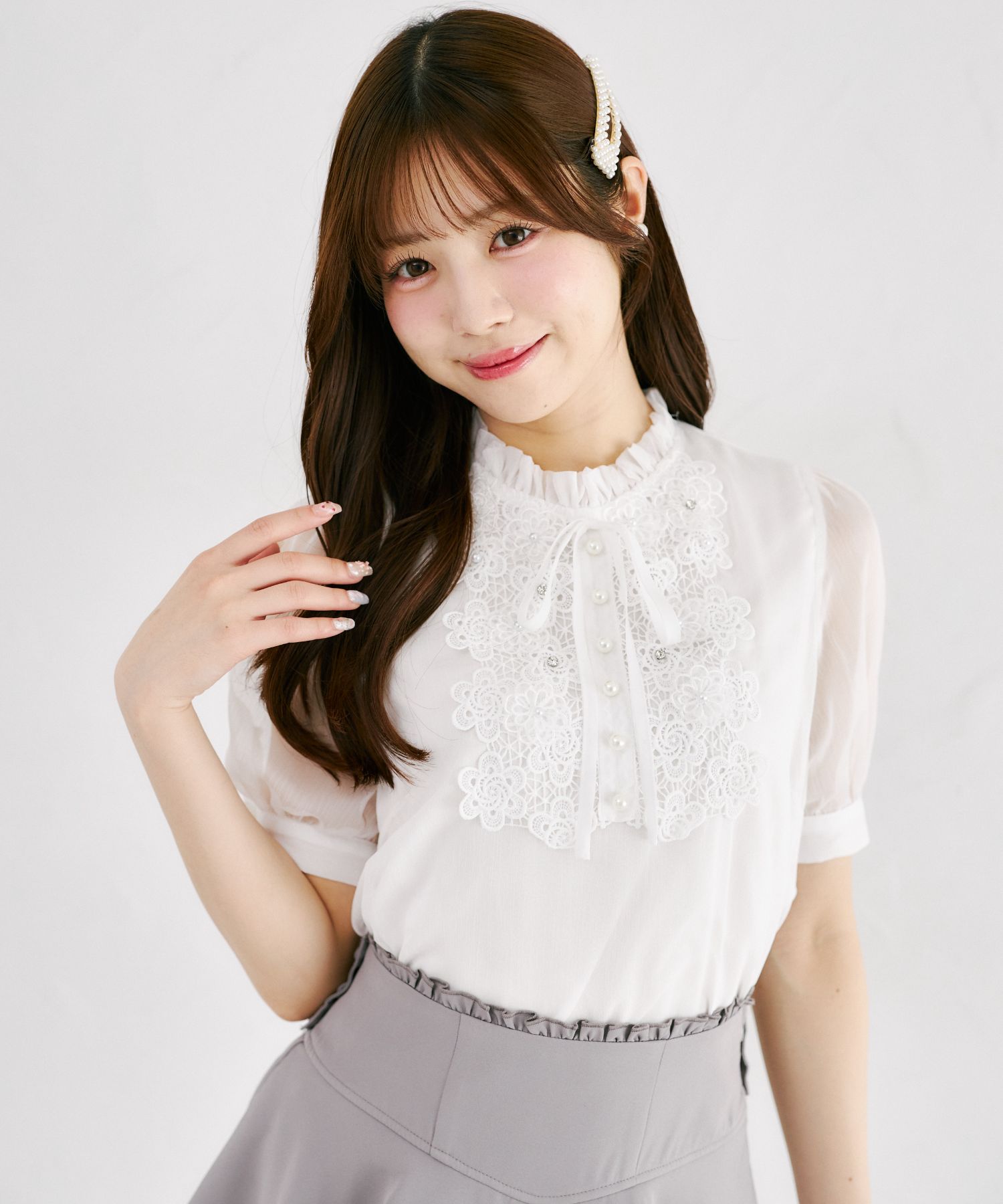 tocco トッコクローゼット　
リボン付きパールビジュー×フラワーレースブラウス