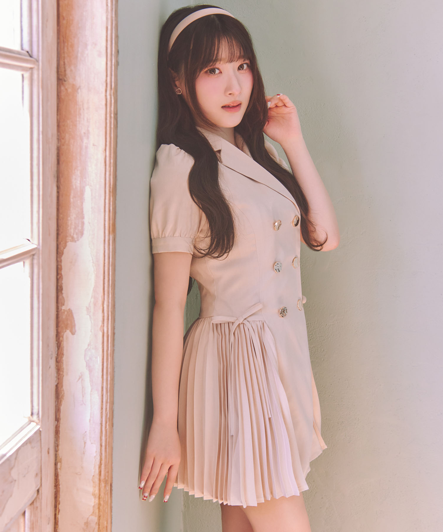 リボン付きプリーツトレンチライクミニワンピース 4月10日(金)再販決定☆ Suyunn(スユン) ※松本ももなさん、齋藤樹愛羅さんはライトベージュ着用