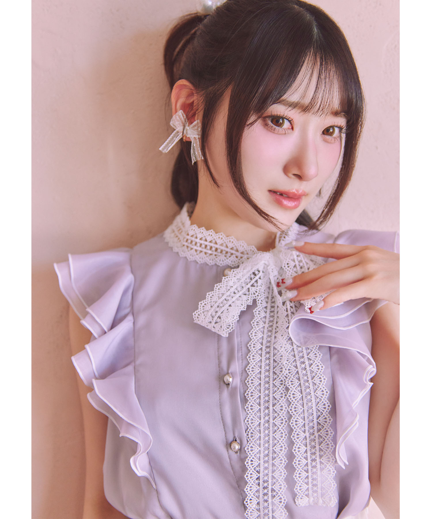 レースボウタイリボン付きラッフルフリルブラウス  Suyunn(スユン) ※齋藤樹愛羅さんはラベンダー着用