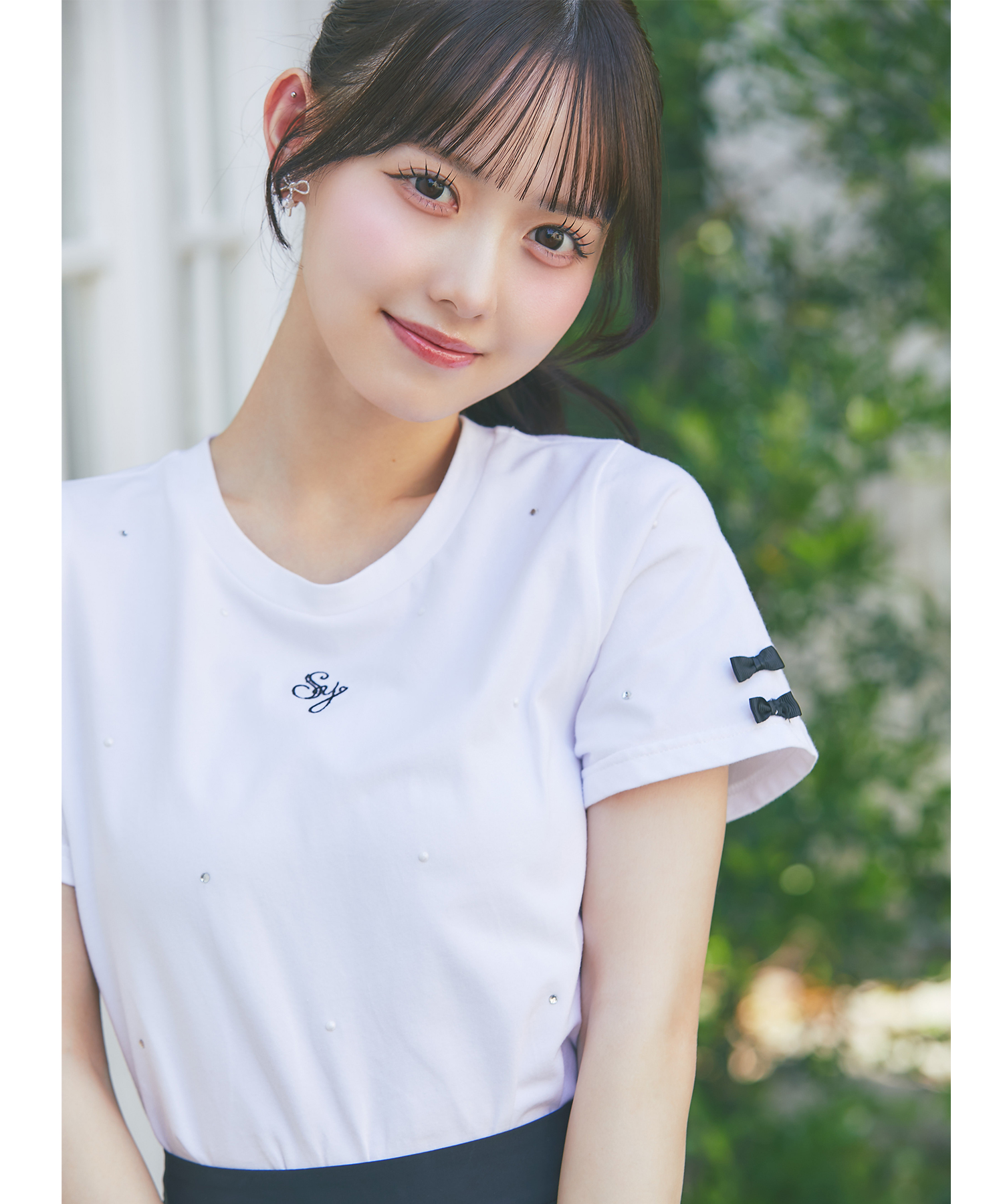 リボン付きストーン＆パール装飾ロゴ刺繍入りＴシャツ  6月20日(土)再販決定☆ Suyunn(スユン) ※松本ももなさんはホワイト着用※川村結衣さんはピンク着用