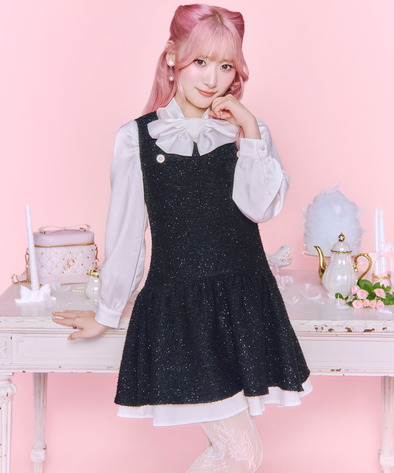 tocco トッコクローゼット　
愛されお嬢様感を纏える♪財閥令嬢のきらめきビジュー付き美シルエットラメツイードジャンパースカート