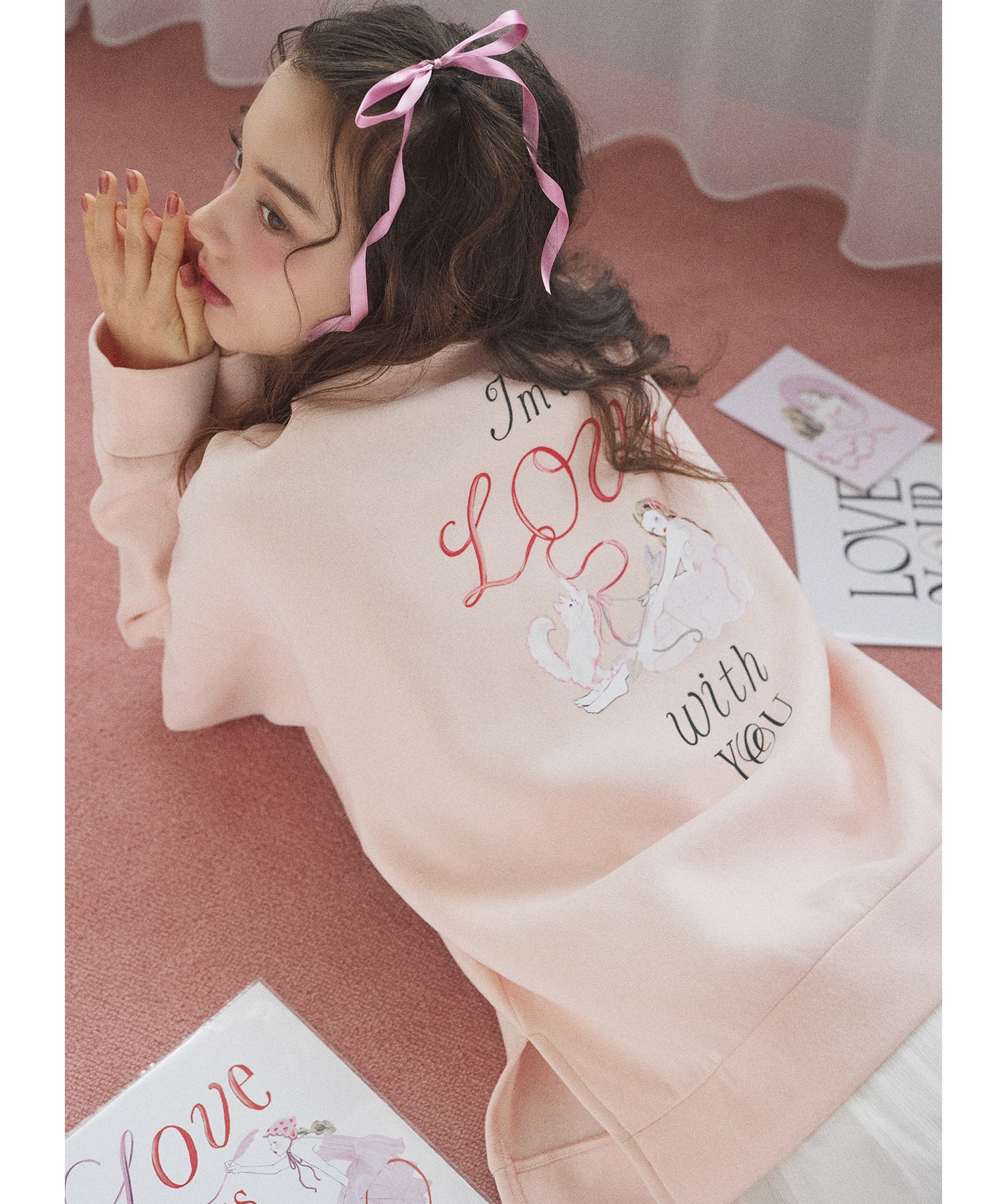 LOVE刺繍バックプリント裏起毛ルーズスウェット 1月26日(月)オフィシャルサイト限定再販☆《@yuri_illustratorさんコラボ》※オフィシャルサイト＆ZOZOTOWN＆実店舗限定※少量の在庫確保による再販売の為、交換は出来かねる場合がございます。予めご了承ください。